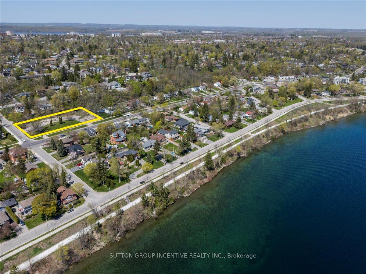 Photo 10 of 114 Blake Street E, Barrie, North Shore — HOMEH