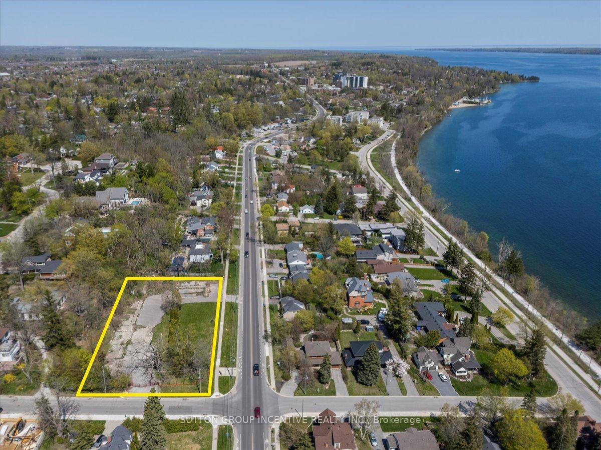 Photo 12 of 114 Blake Street E, Barrie, North Shore — HOMEH