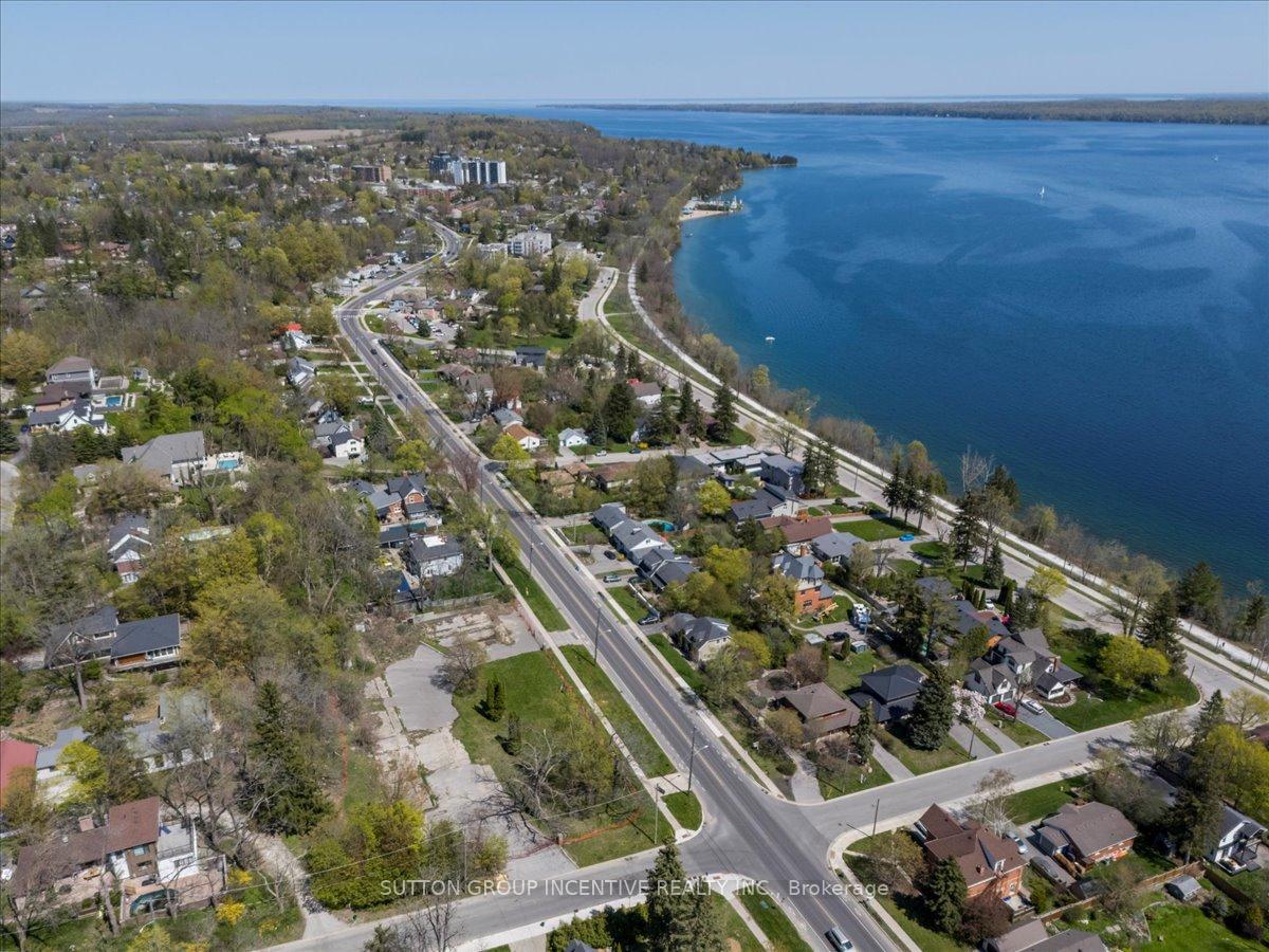 Photo 13 of 114 Blake Street E, Barrie, North Shore — HOMEH