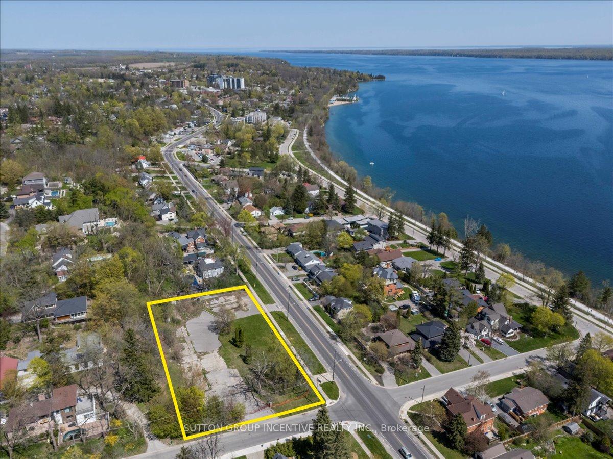 Photo 14 of 114 Blake Street E, Barrie, North Shore — HOMEH