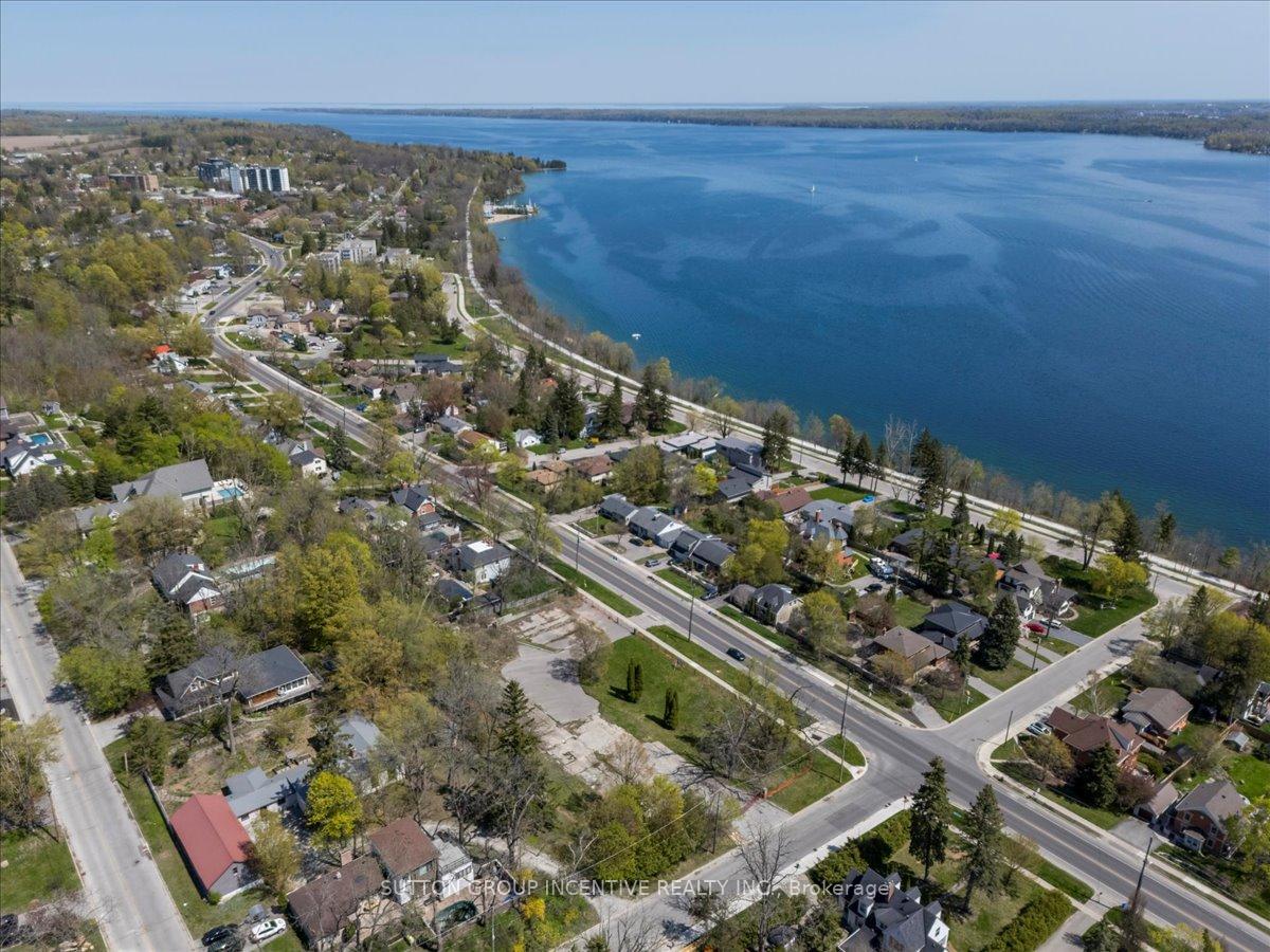 Photo 15 of 114 Blake Street E, Barrie, North Shore — HOMEH