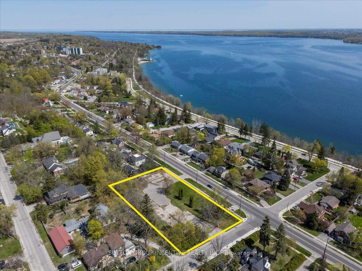 Photo 16 of 114 Blake Street E, Barrie, North Shore — HOMEH