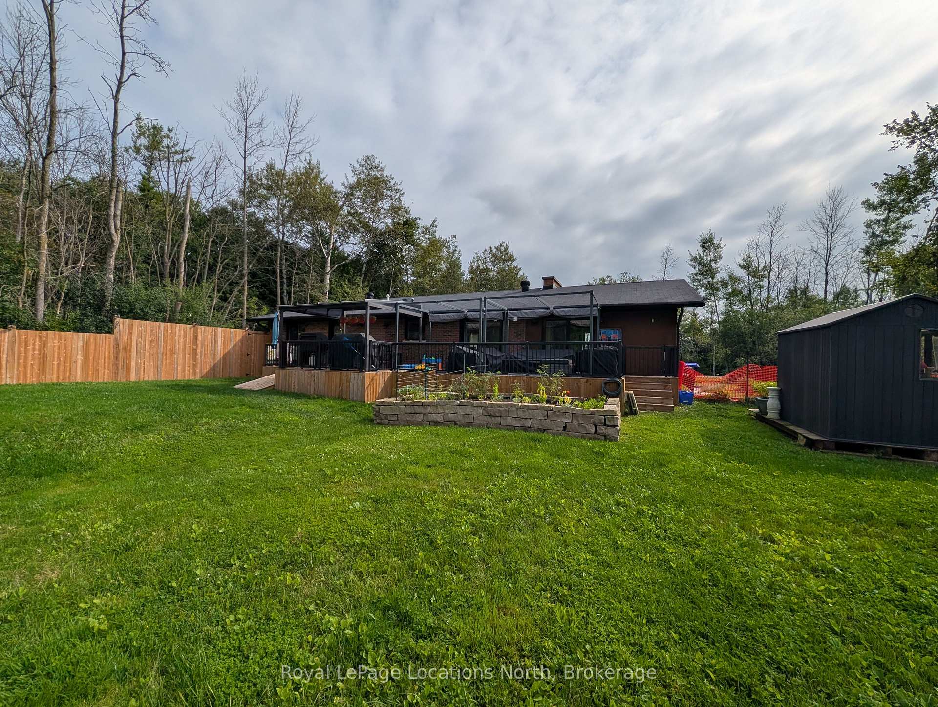 Photo 4 of 252 Lyons Court, Wasaga Beach — HOMEH