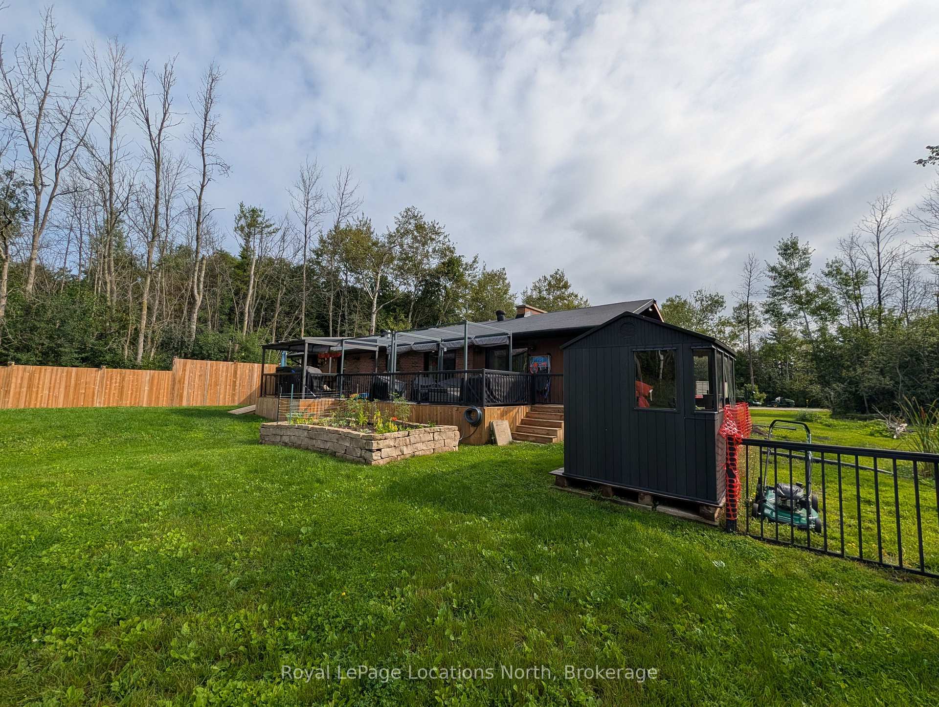 Photo 5 of 252 Lyons Court, Wasaga Beach — HOMEH