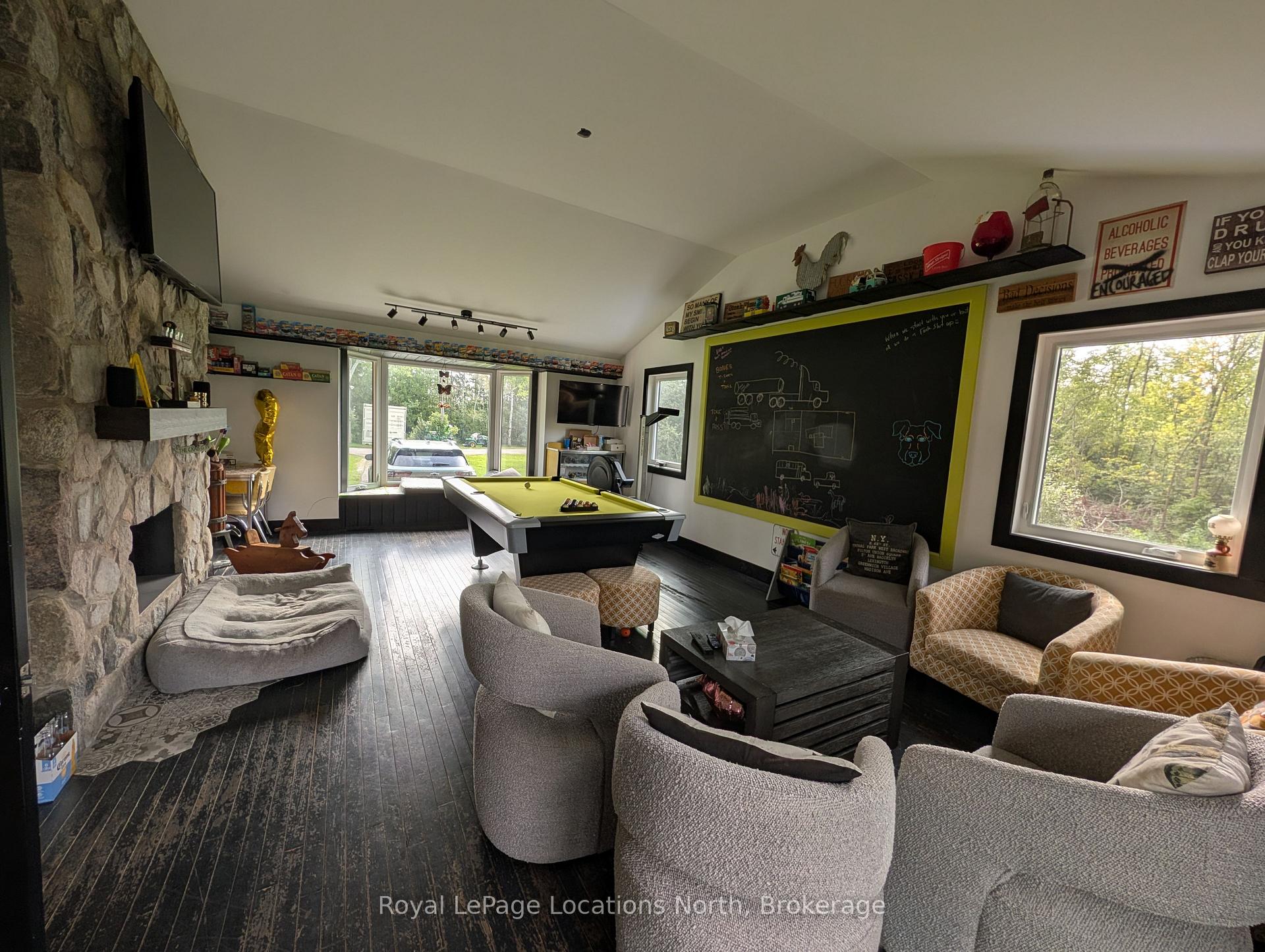 Photo 7 of 252 Lyons Court, Wasaga Beach — HOMEH