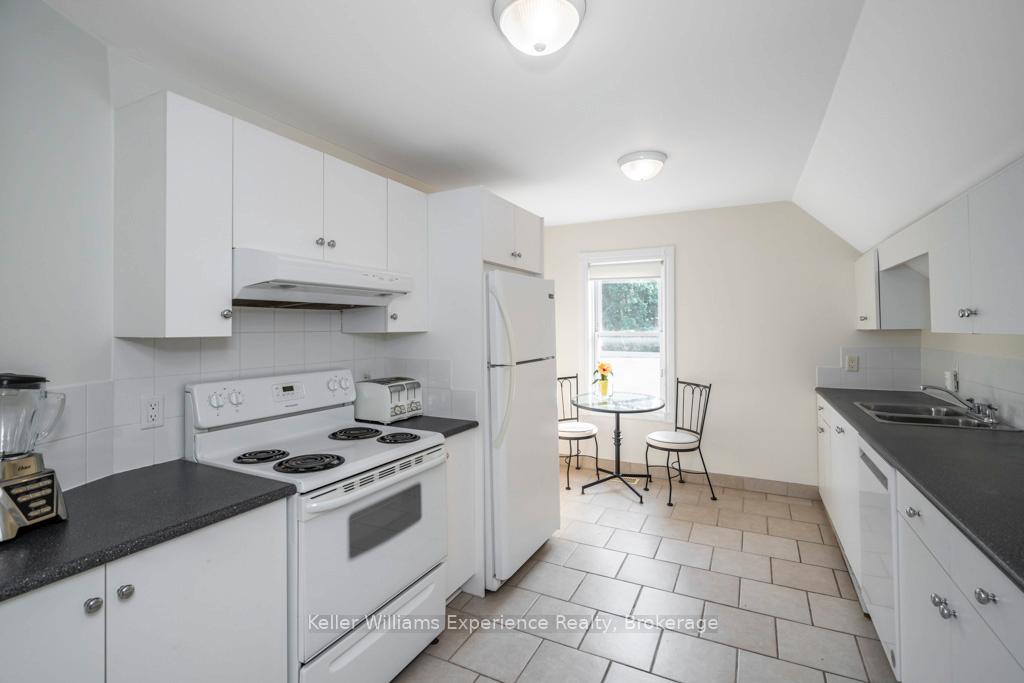 Photo 10 of 206 Fourth Street, Midland — HOMEH