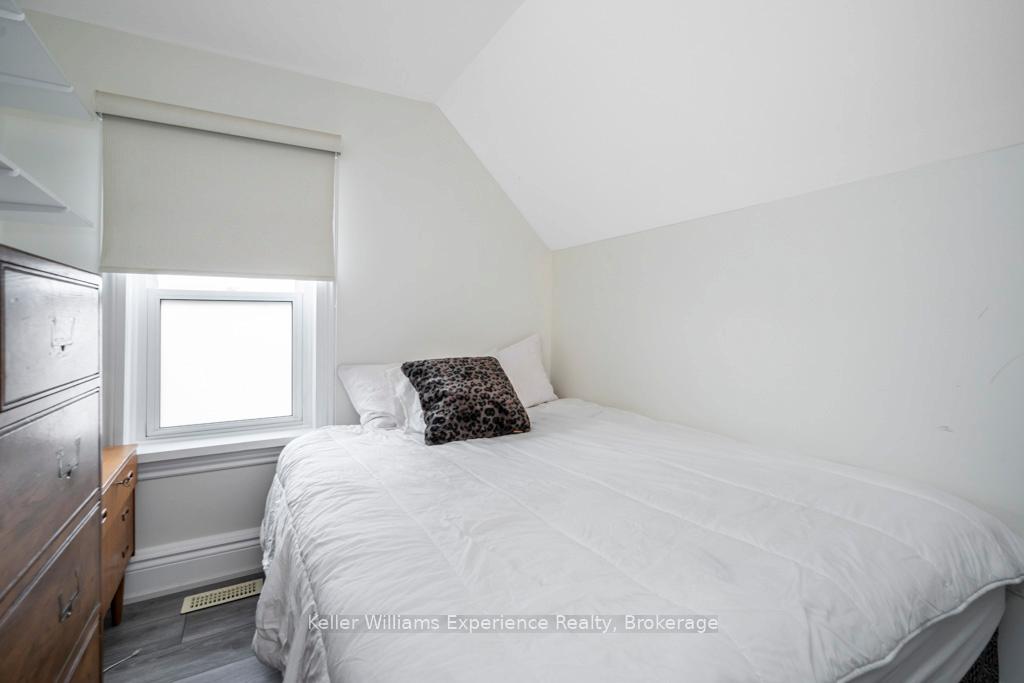 Photo 12 of 206 Fourth Street, Midland — HOMEH