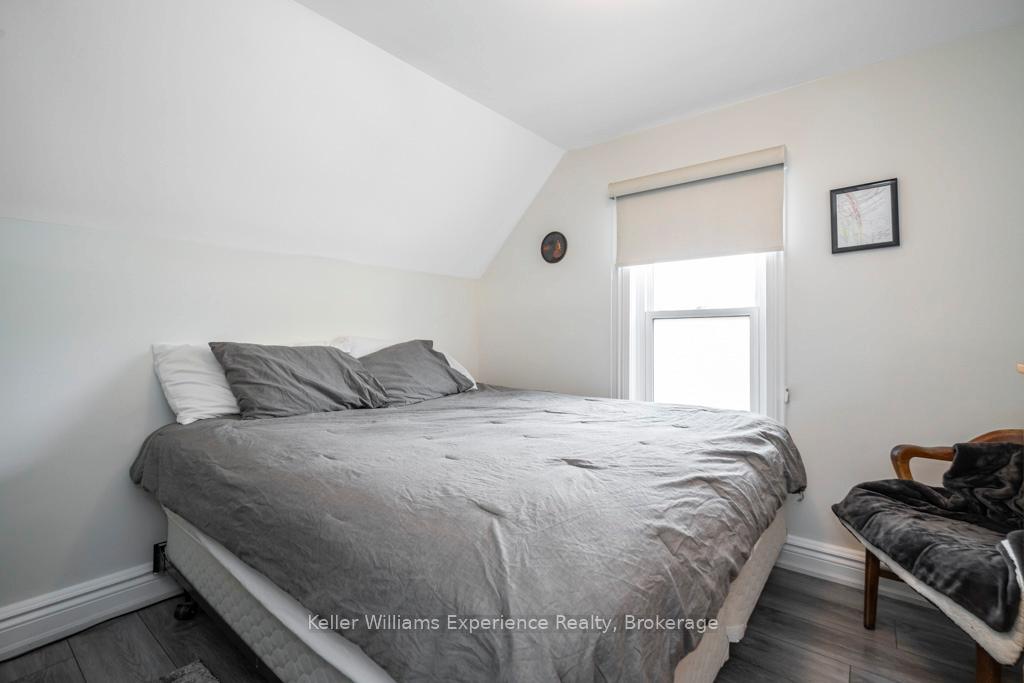 Photo 13 of 206 Fourth Street, Midland — HOMEH