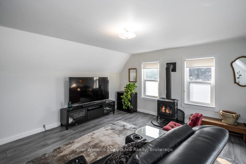 Photo 18 of 206 Fourth Street, Midland — HOMEH