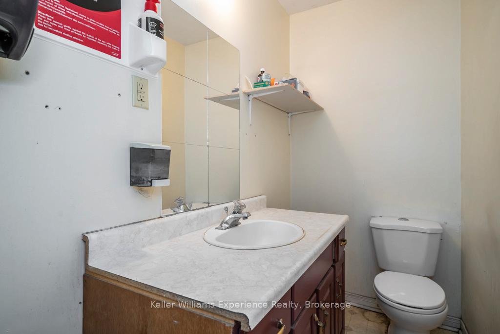 Photo 23 of 206 Fourth Street, Midland — HOMEH