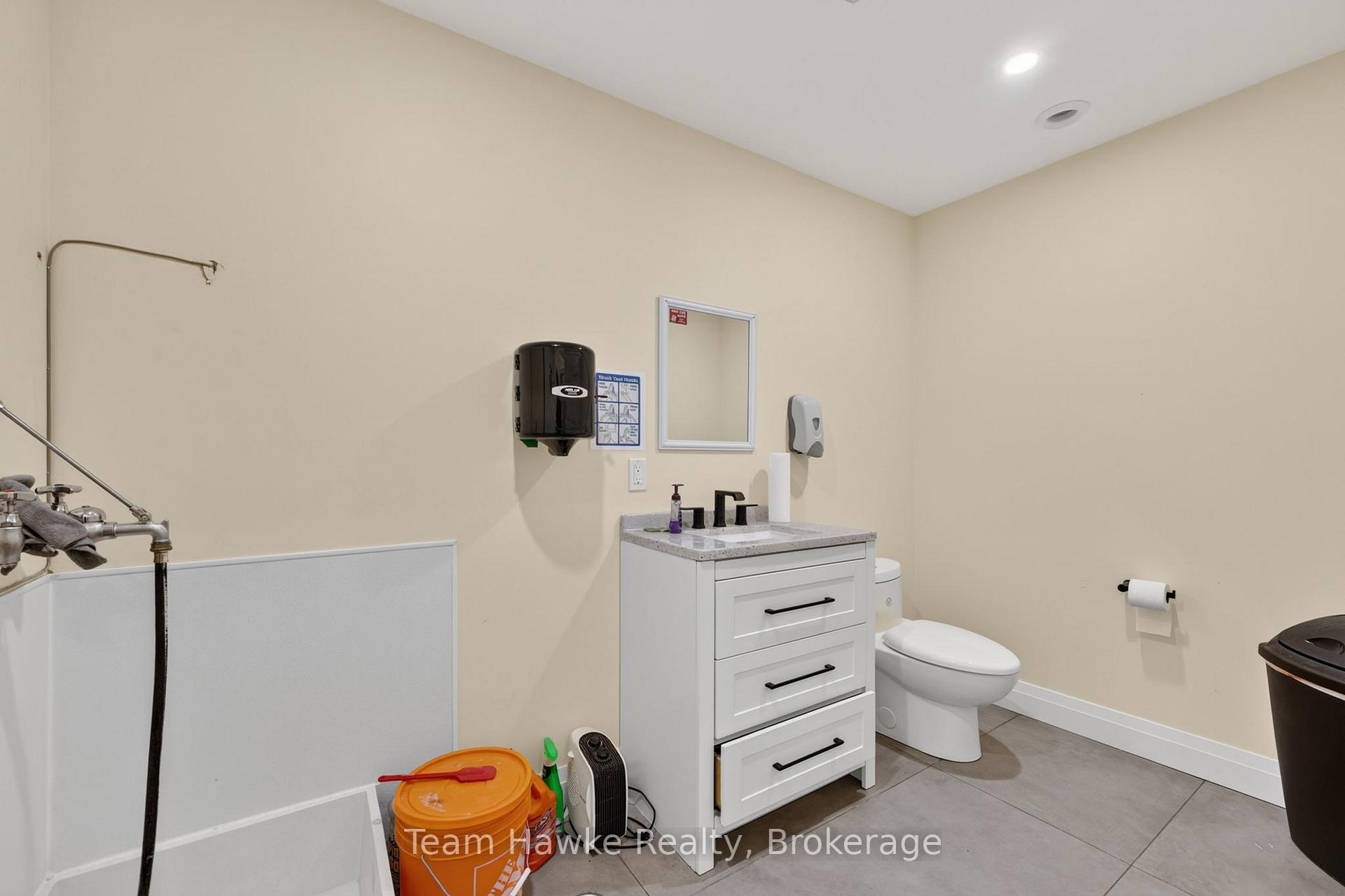 Photo 21 of 258 King Street, Midland — HOMEH
