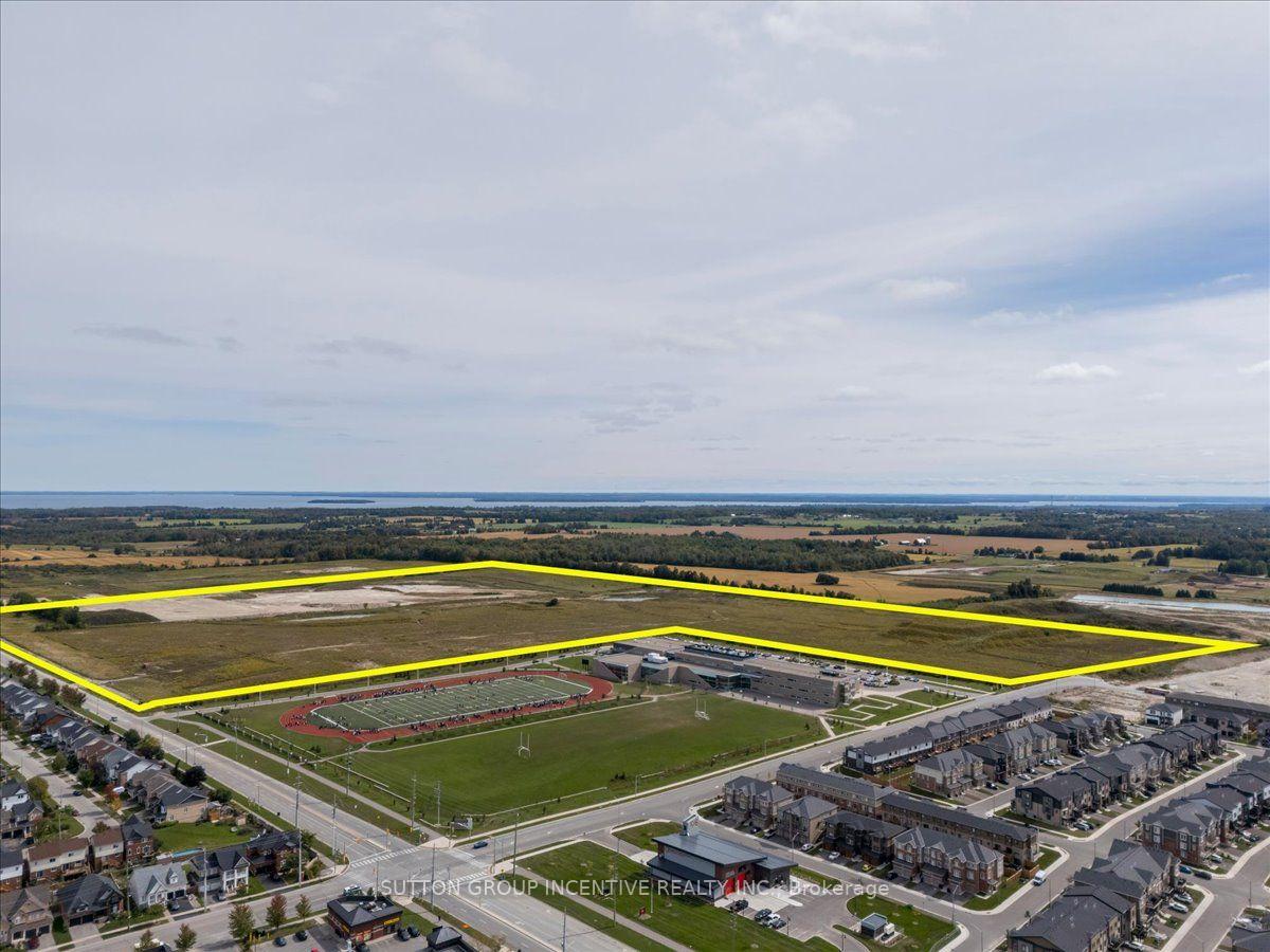 Photo 7 of 883 Mapleview Drive E, Barrie, Rural Barrie Southeast — HOMEH