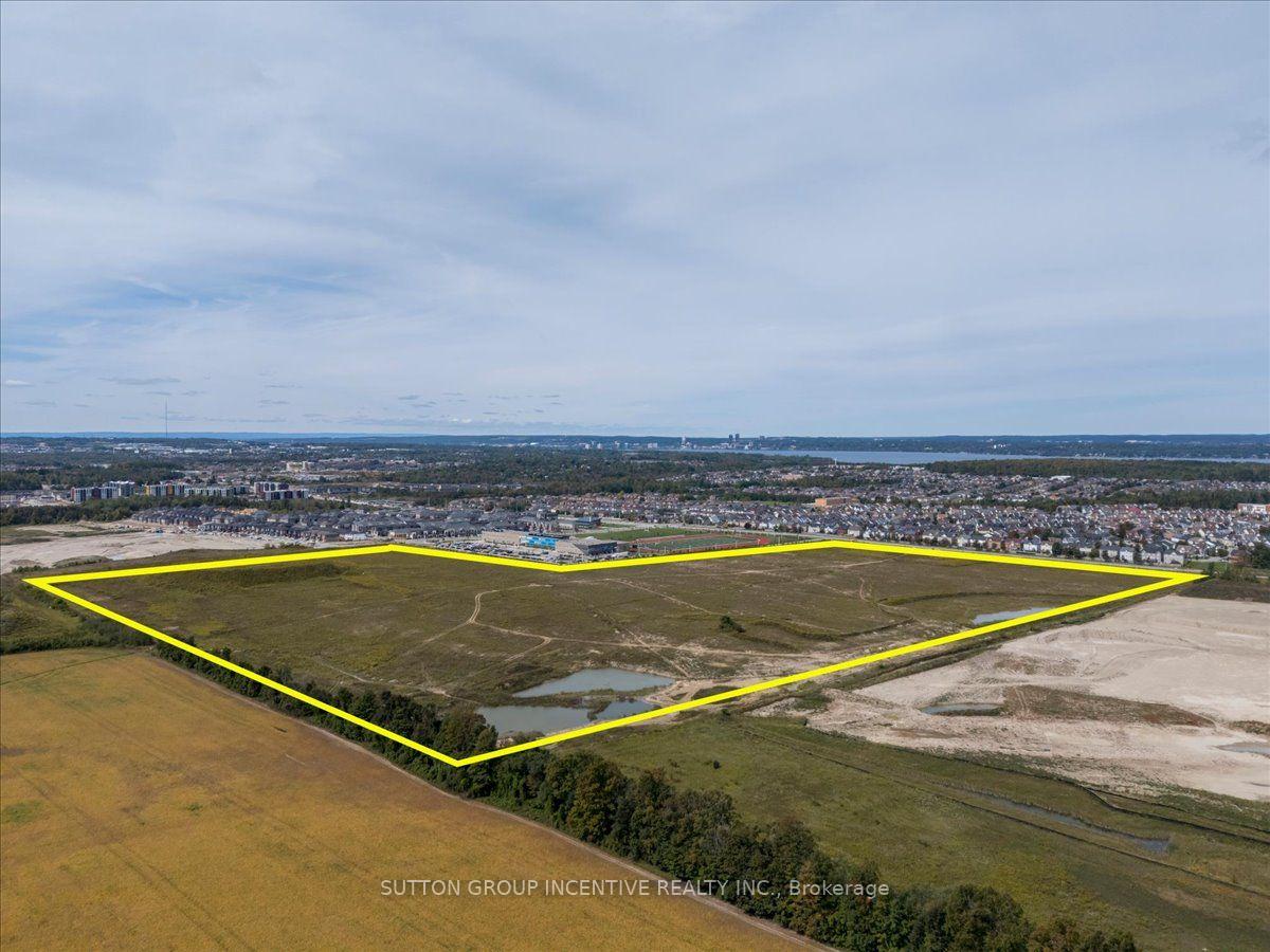 Photo 8 of 883 Mapleview Drive E, Barrie, Rural Barrie Southeast — HOMEH