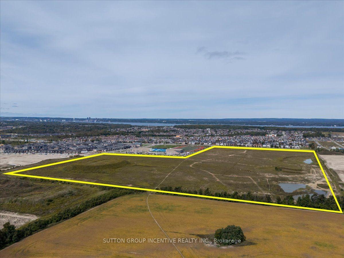 Photo 9 of 883 Mapleview Drive E, Barrie, Rural Barrie Southeast — HOMEH