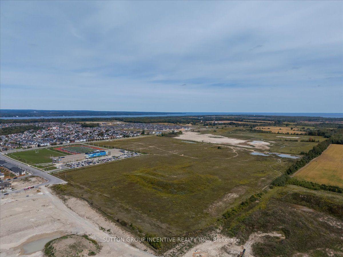 Photo 13 of 883 Mapleview Drive E, Barrie, Rural Barrie Southeast — HOMEH