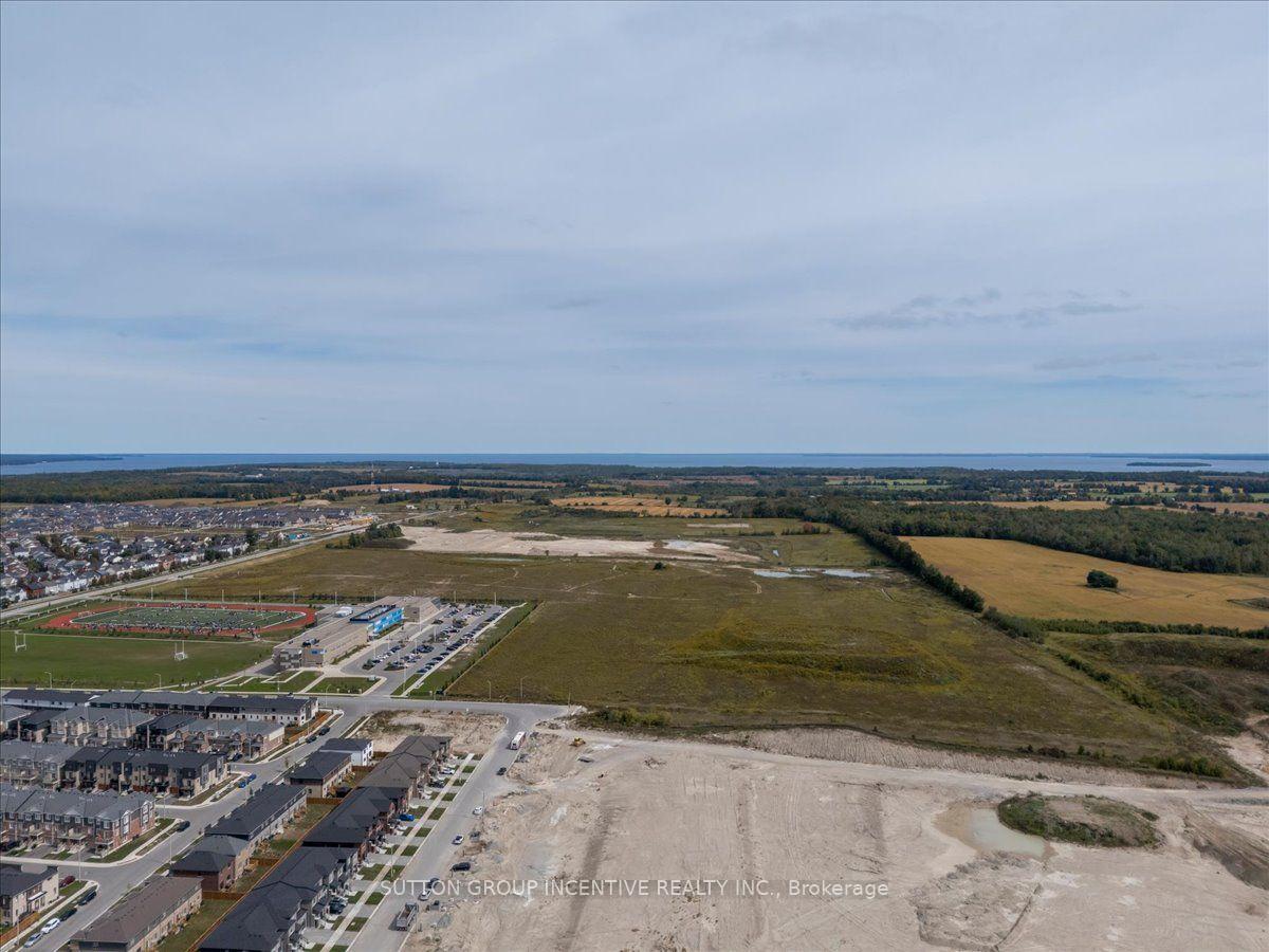 Photo 14 of 883 Mapleview Drive E, Barrie, Rural Barrie Southeast — HOMEH