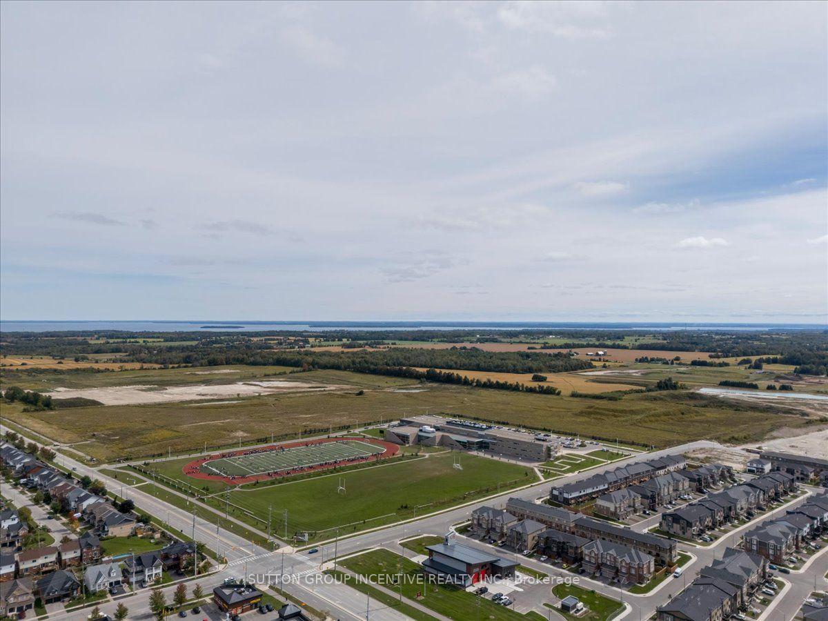 Photo 15 of 883 Mapleview Drive E, Barrie, Rural Barrie Southeast — HOMEH