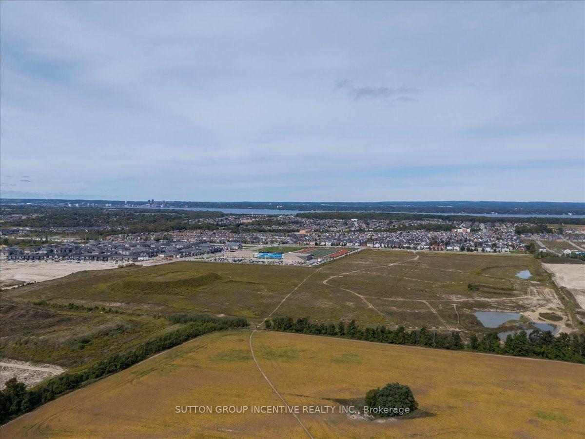 Photo 20 of 883 Mapleview Drive E, Barrie, Rural Barrie Southeast — HOMEH