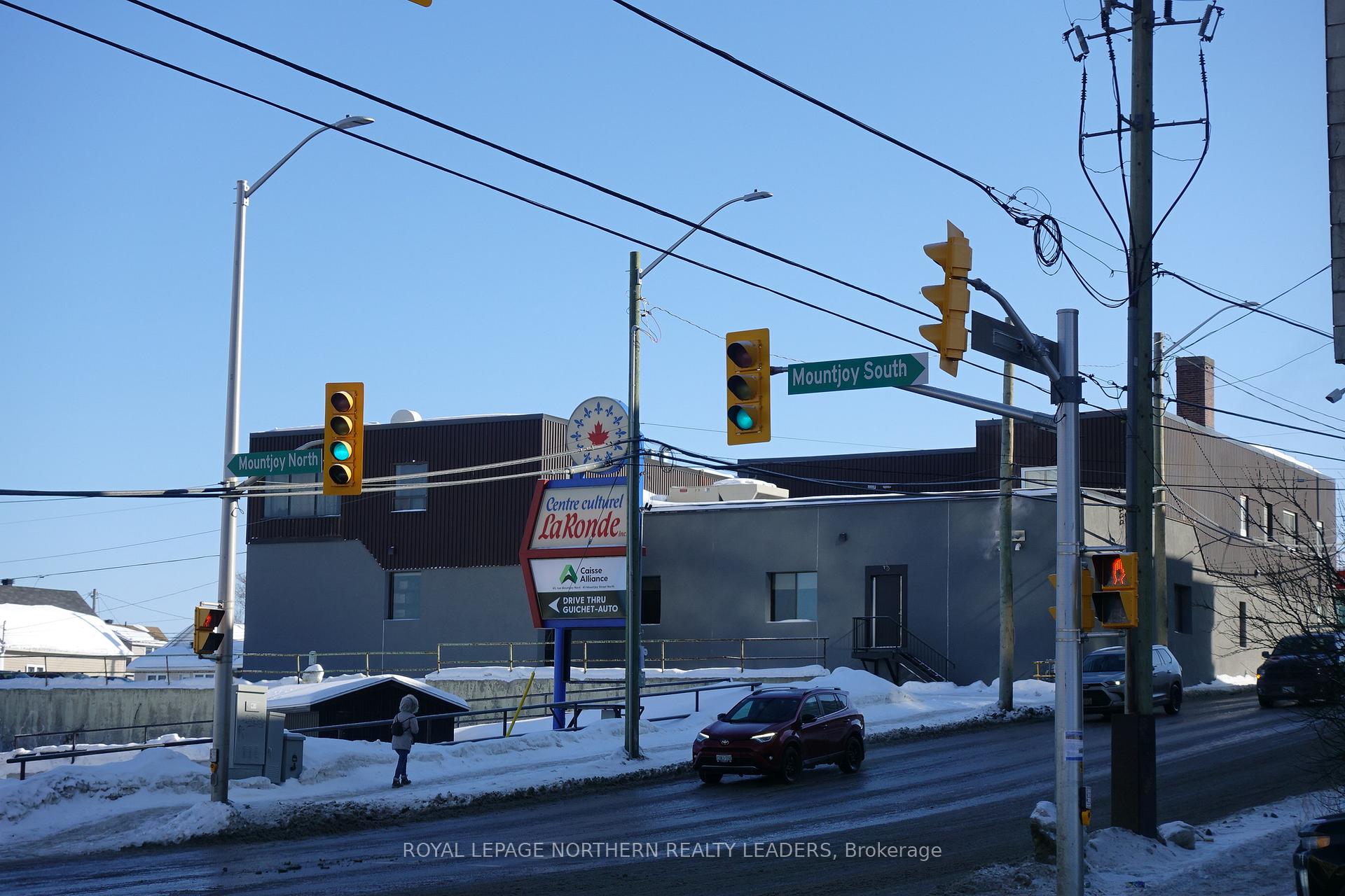 Photo 3 of 11 Elm Street N, Timmins, TNE - Central — HOMEH