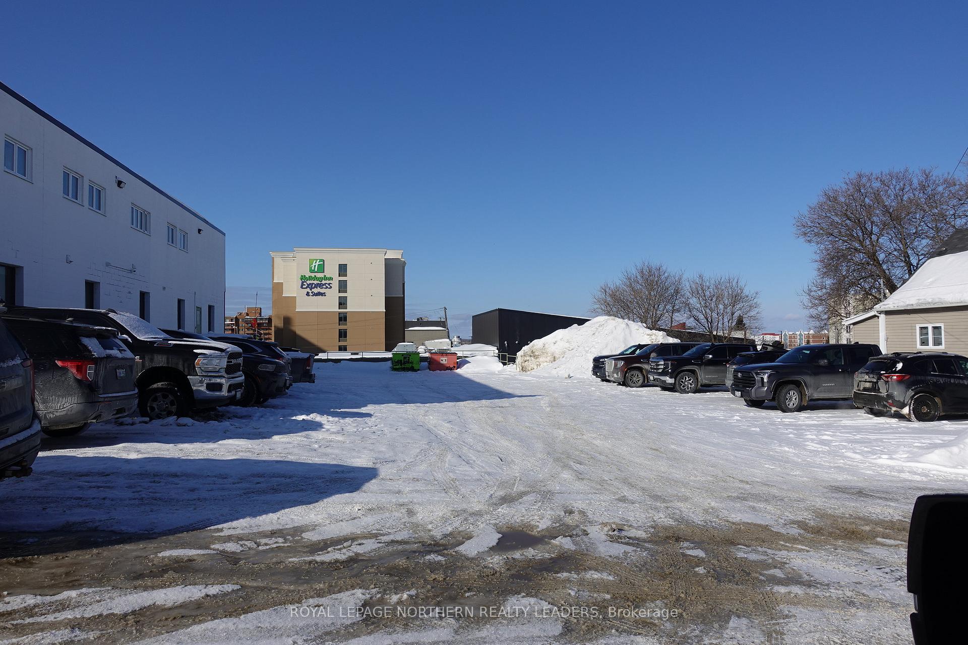 Photo 8 of 11 Elm Street N, Timmins, TNE - Central — HOMEH