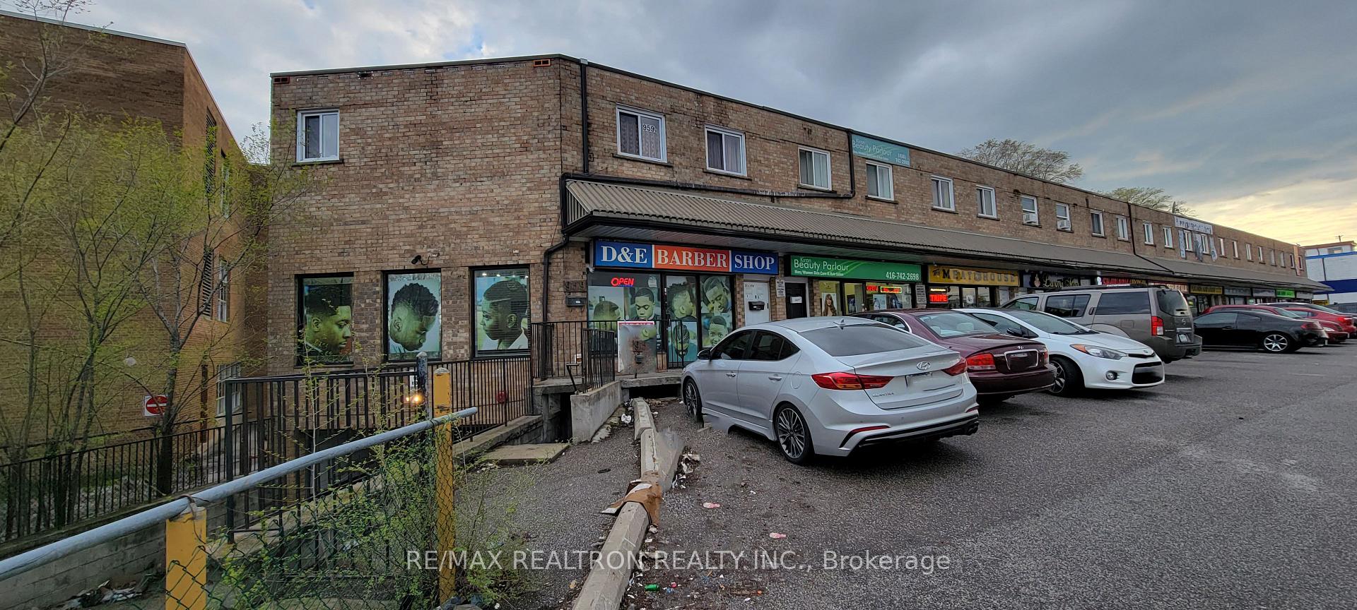 Photo 2 of 959 Albion Road, Etobicoke, Thistletown-Beaumonde Heights — HOMEH