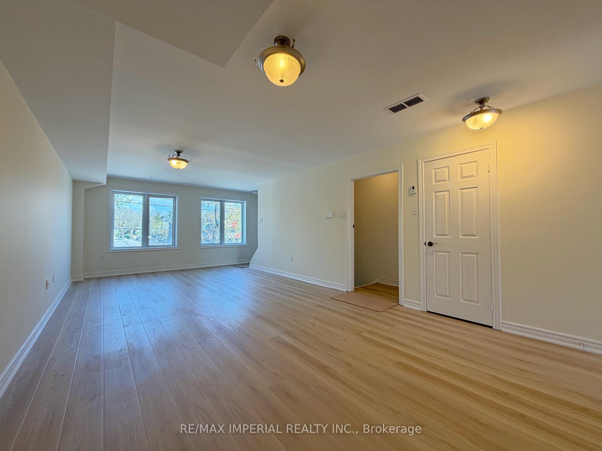 Photo 5 of 623 - 623A The Queensway, Etobicoke, Stonegate-Queensway — HOMEH