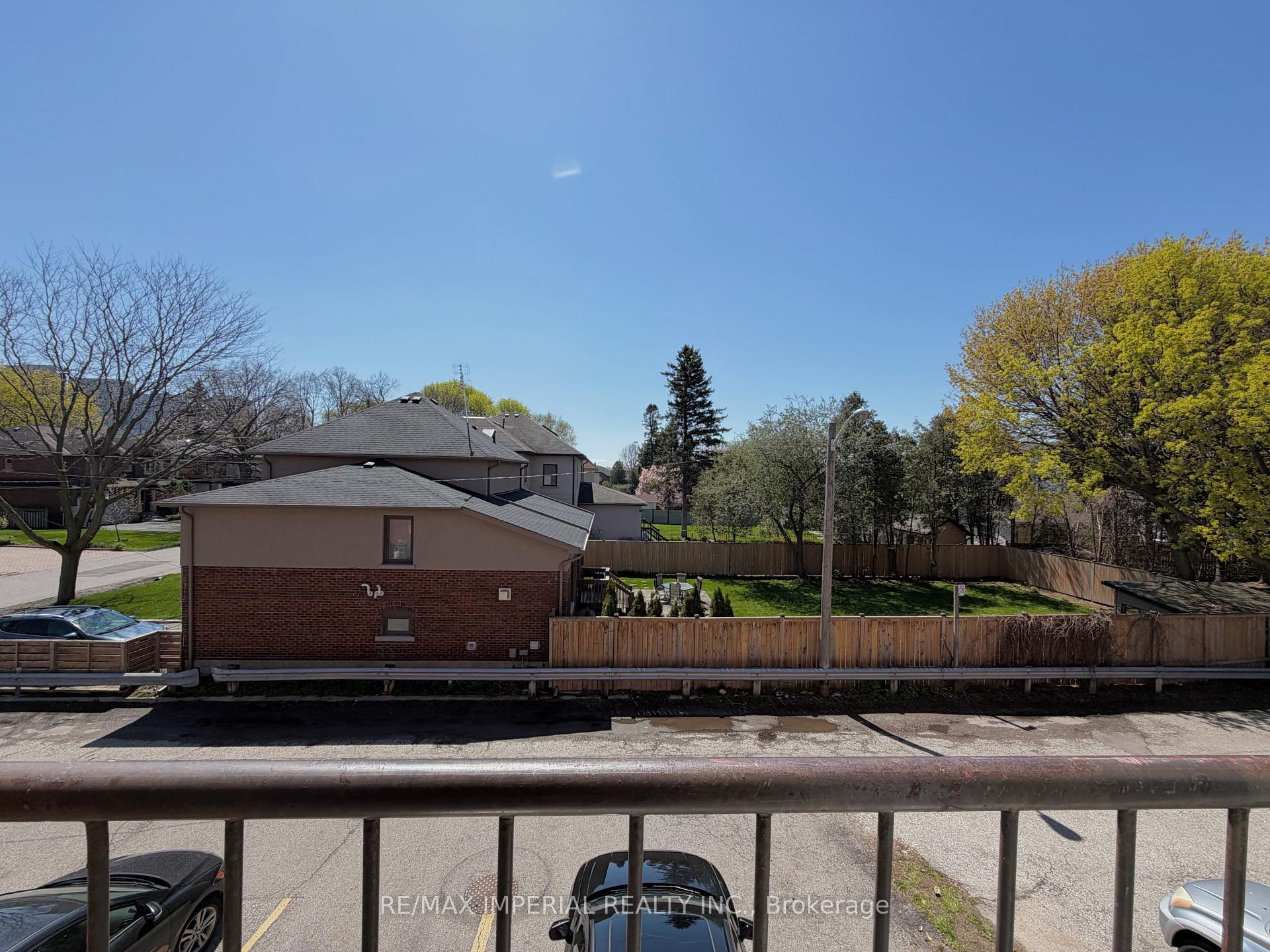 Photo 8 of 623 - 623A The Queensway, Etobicoke, Stonegate-Queensway — HOMEH