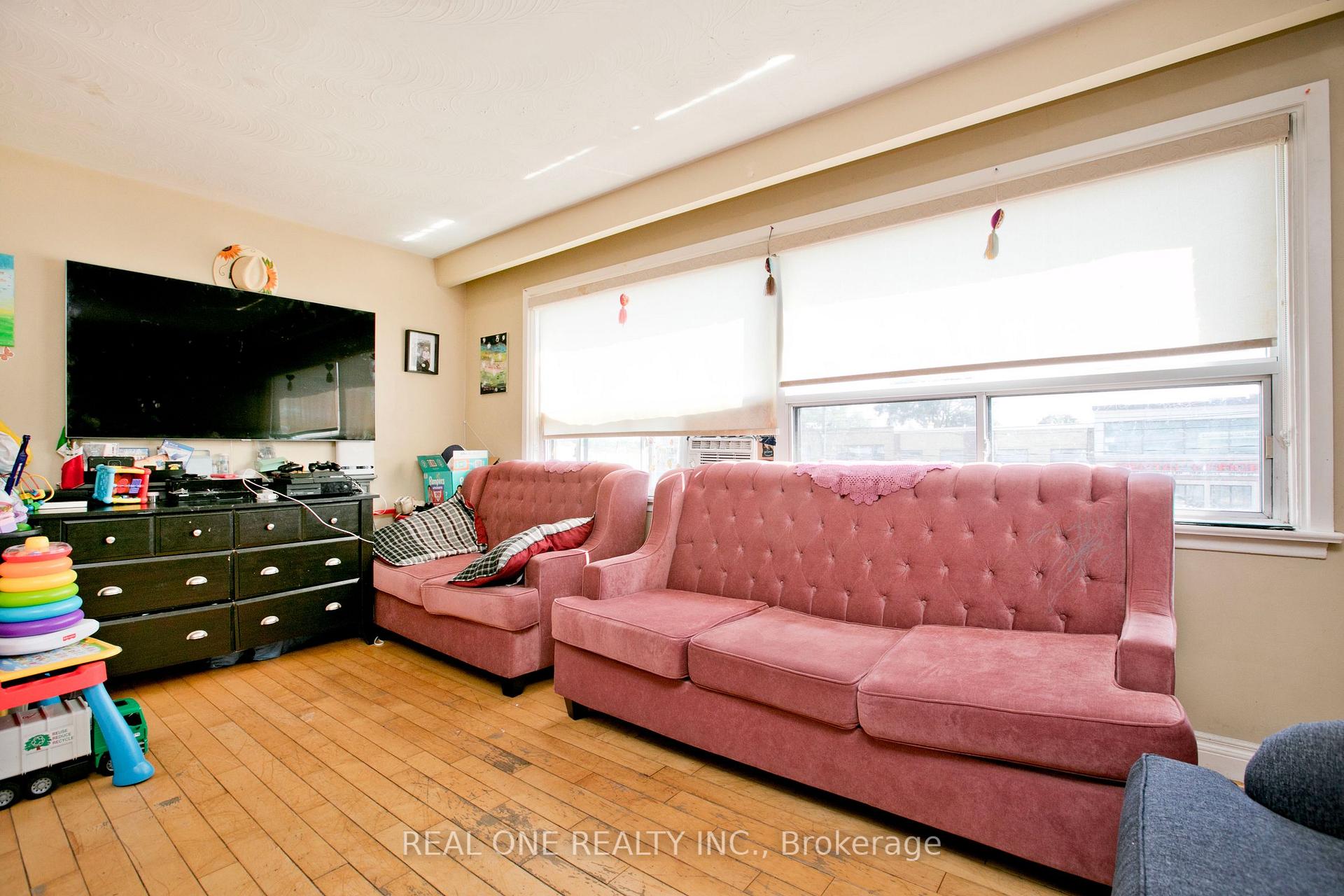Photo 5 of 1702 Jane Street, North York, Weston — HOMEH
