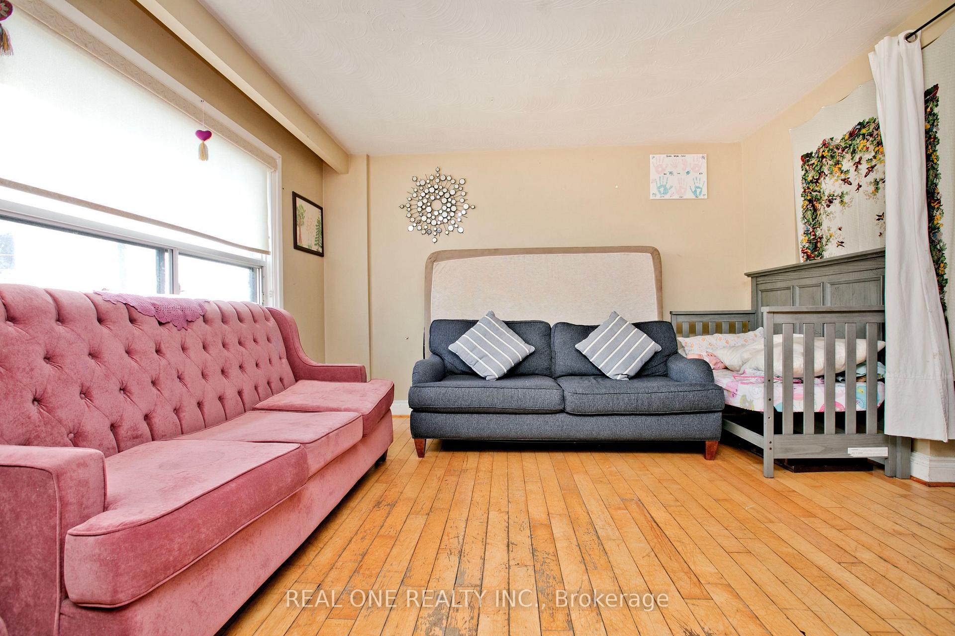 Photo 6 of 1702 Jane Street, North York, Weston — HOMEH