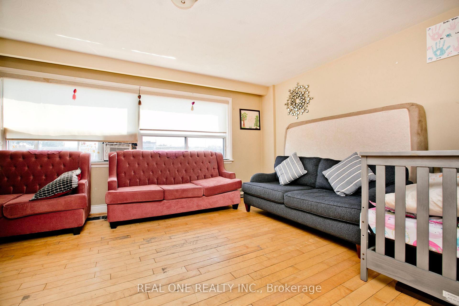 Photo 7 of 1702 Jane Street, North York, Weston — HOMEH