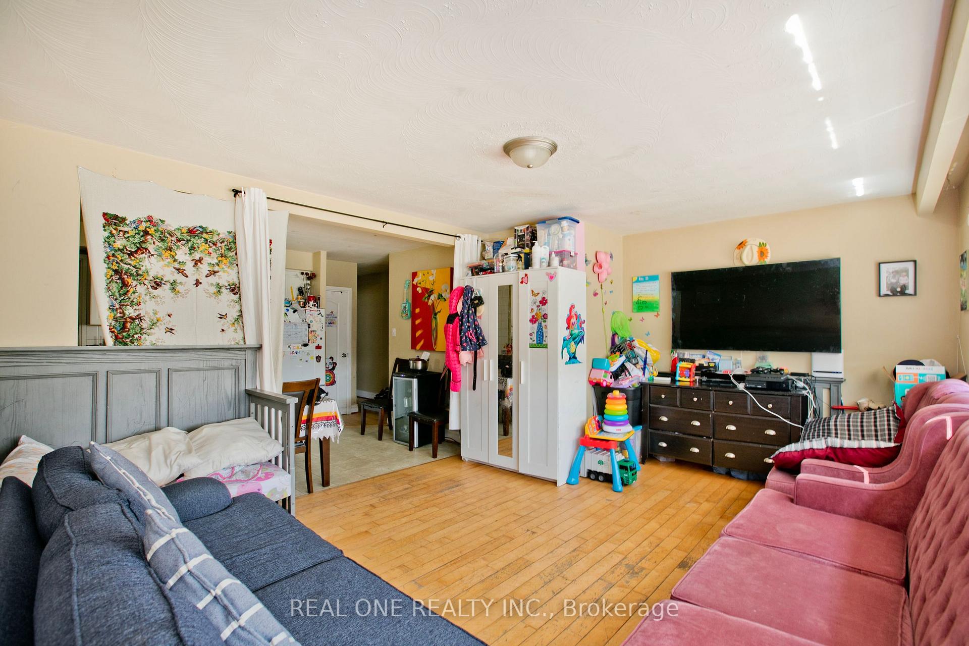 Photo 8 of 1702 Jane Street, North York, Weston — HOMEH