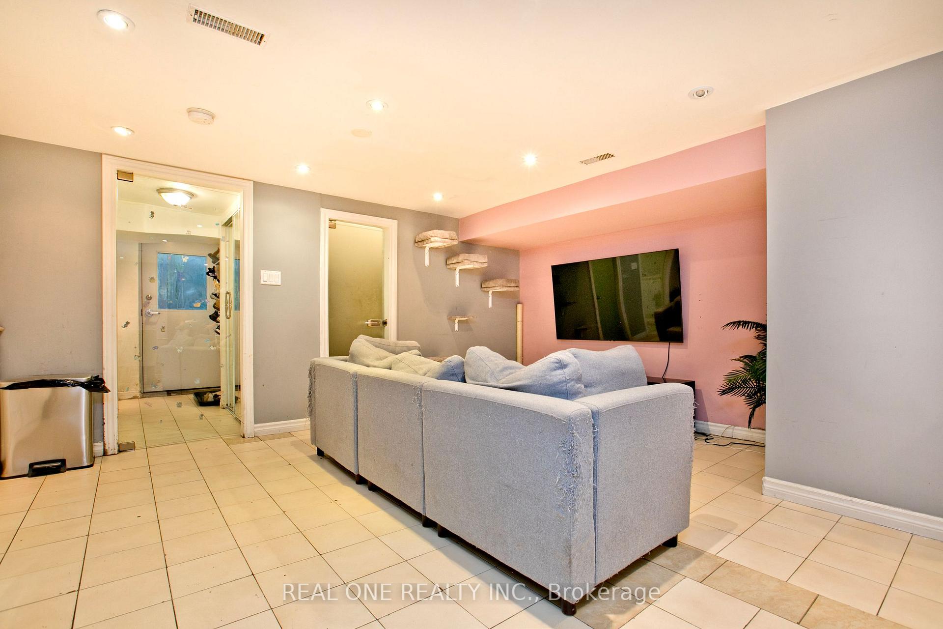 Photo 18 of 1702 Jane Street, North York, Weston — HOMEH