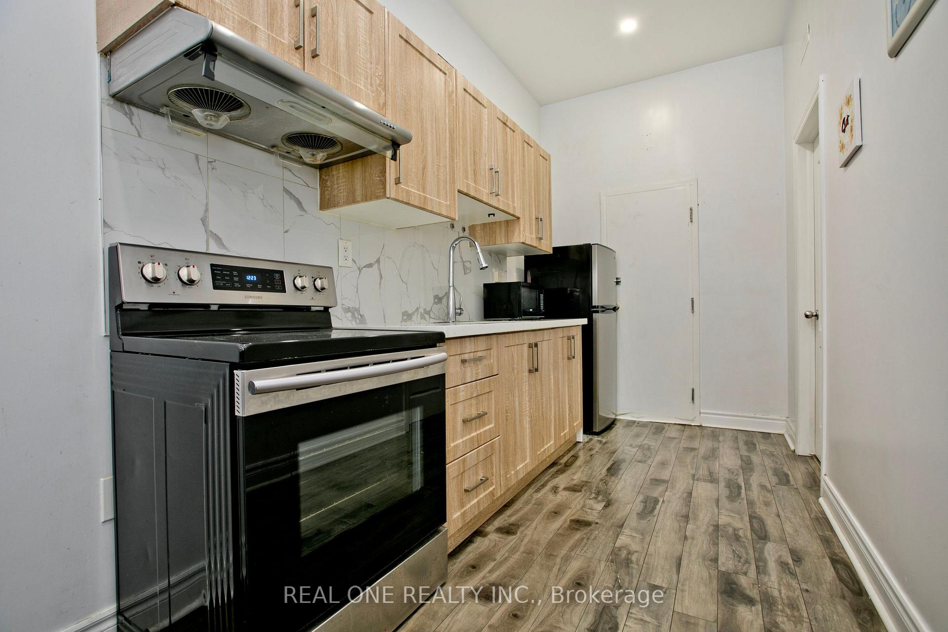 Photo 23 of 1702 Jane Street, North York, Weston — HOMEH