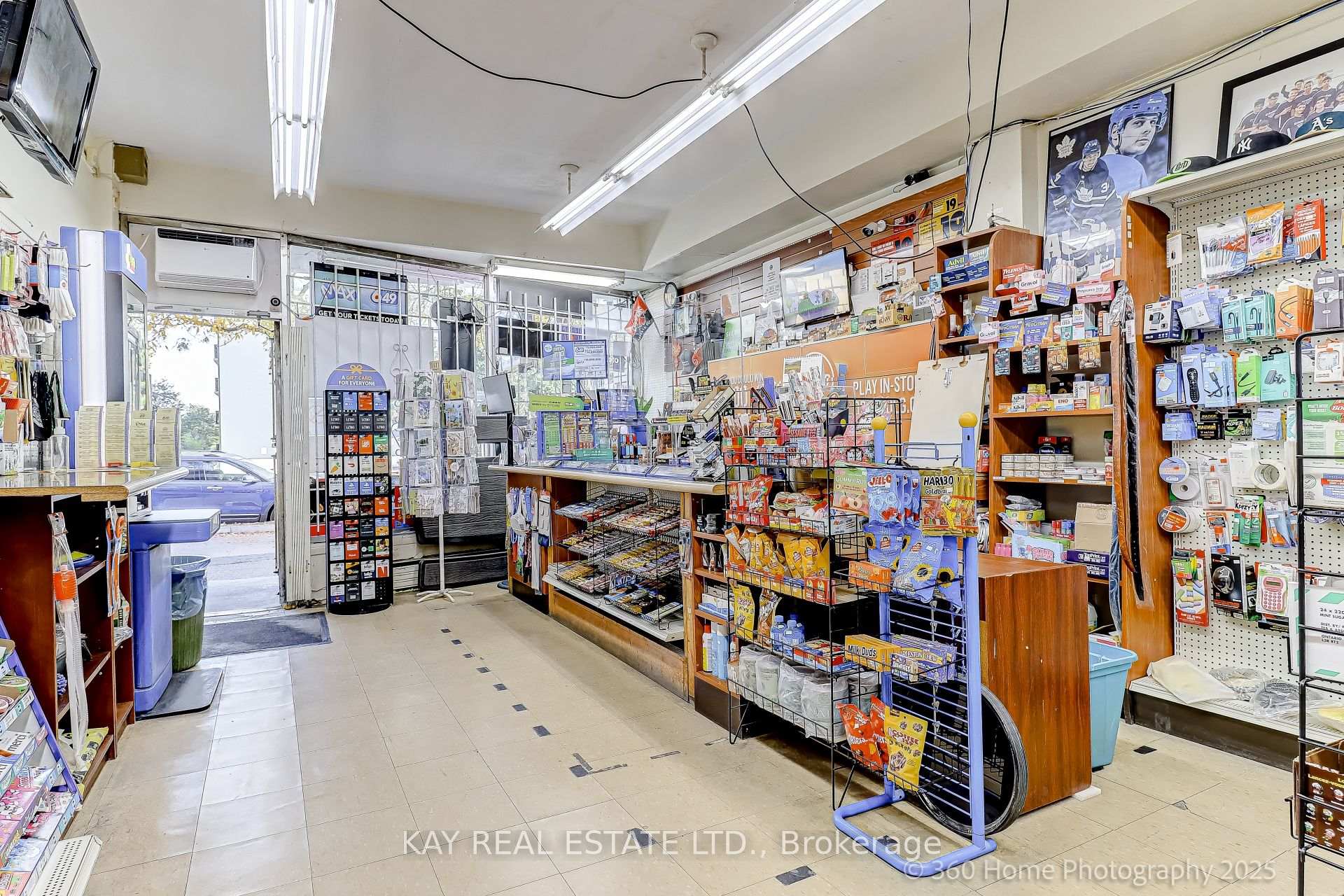 Photo 3 of 2316 Lake Shore Boulevard W, Etobicoke, Mimico — HOMEH