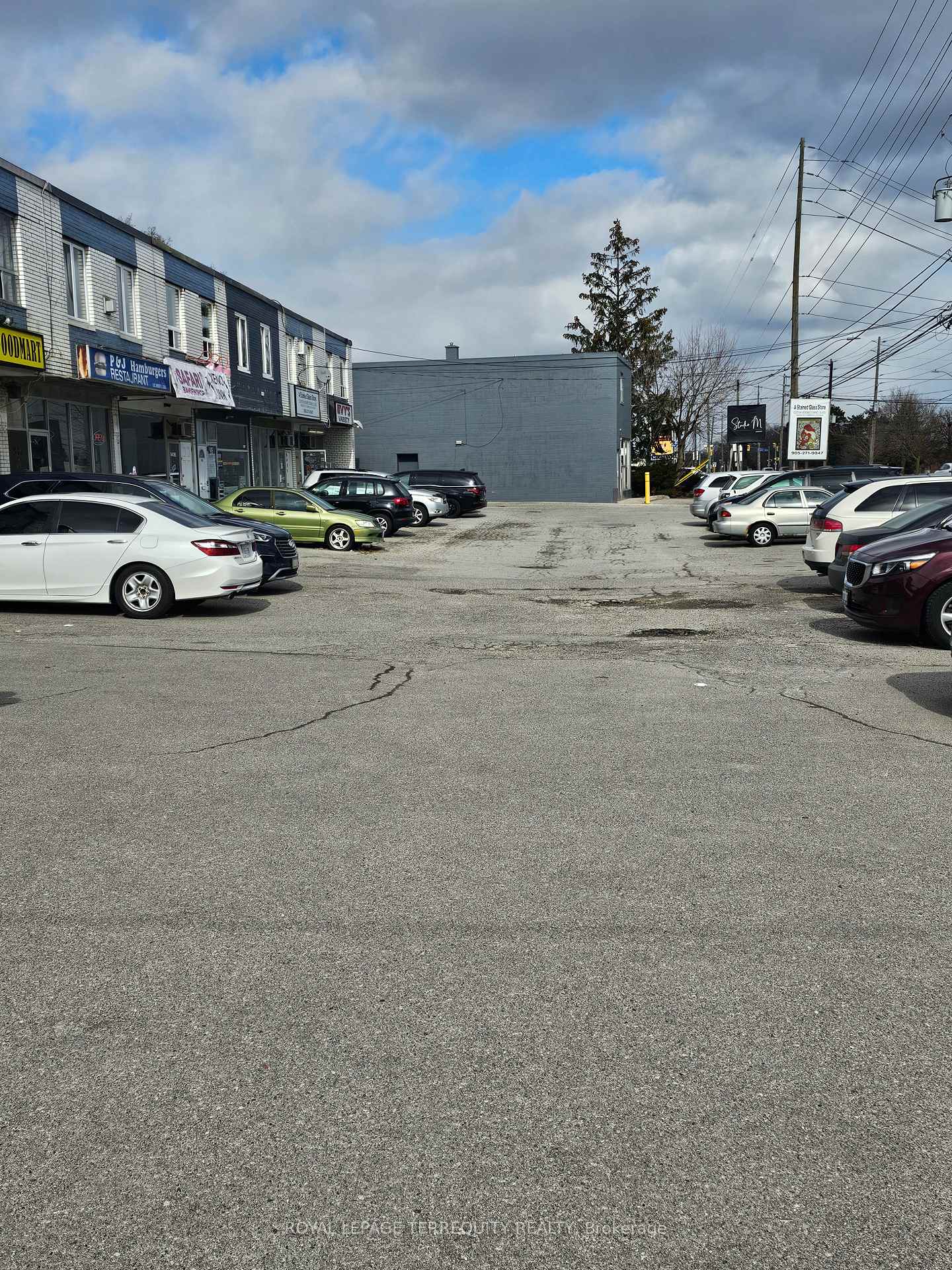 Photo 3 of 939 Lakeshore Road E, Mississauga, Lakeview — HOMEH