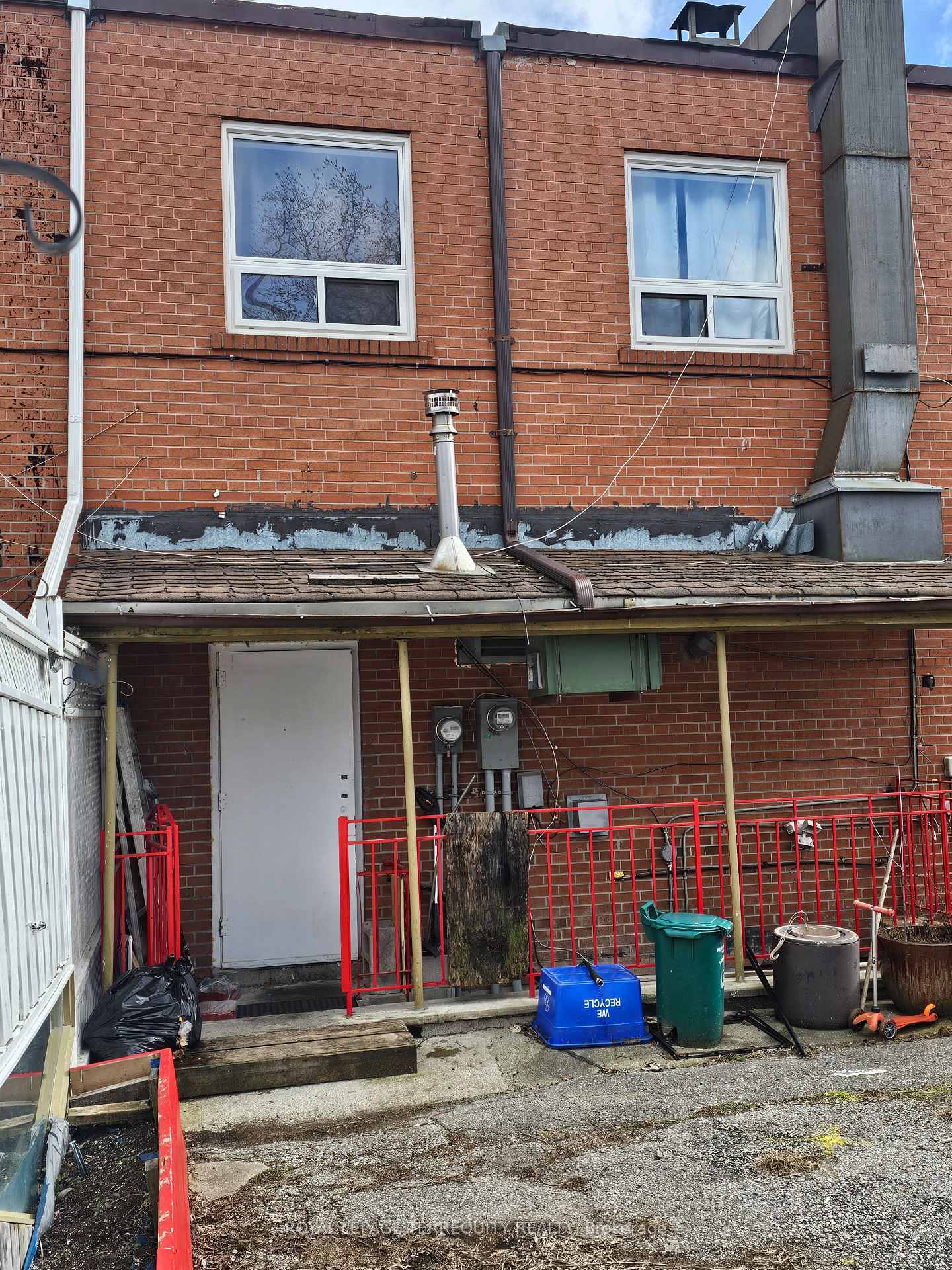Photo 5 of 939 Lakeshore Road E, Mississauga, Lakeview — HOMEH