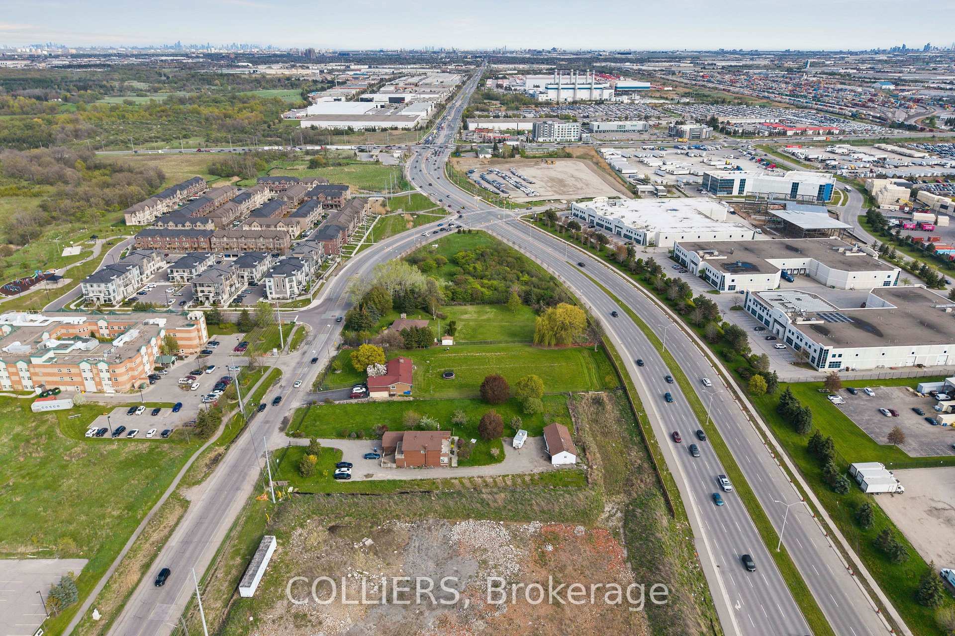 Photo 4 of 9186 Goreway Drive, Brampton, Goreway Drive Corridor — HOMEH