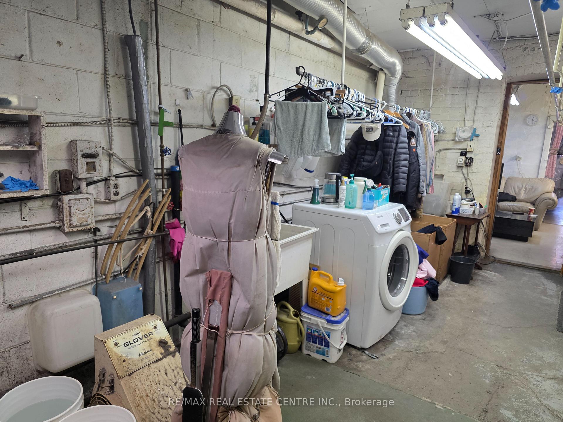 Photo 8 of 262 Jane Street, Toronto, Lambton Baby Point — HOMEH