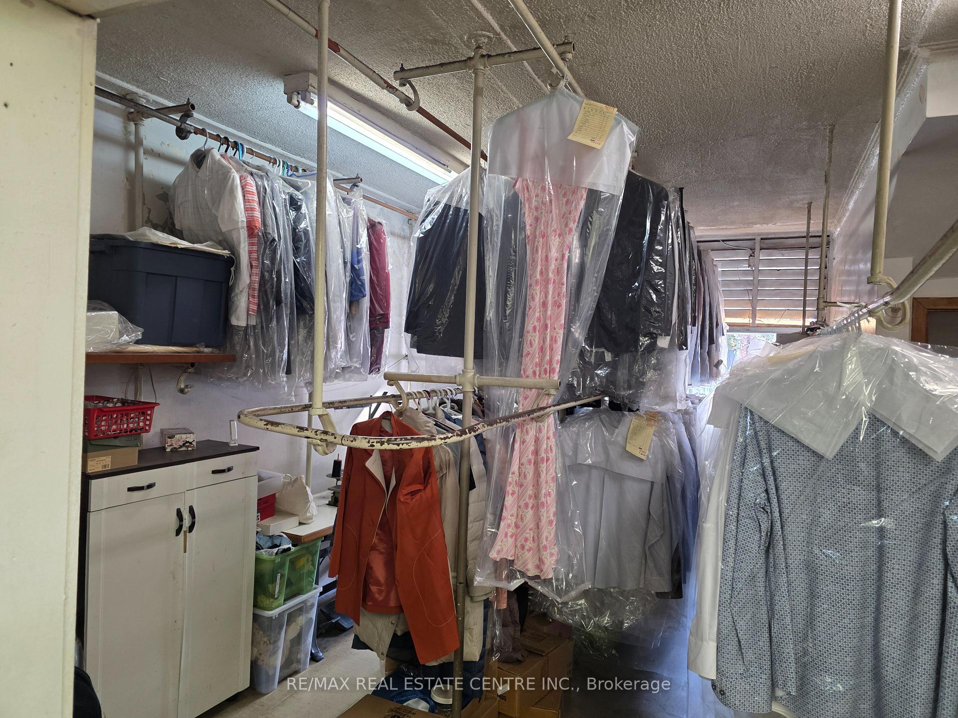 Photo 13 of 262 Jane Street, Toronto, Lambton Baby Point — HOMEH