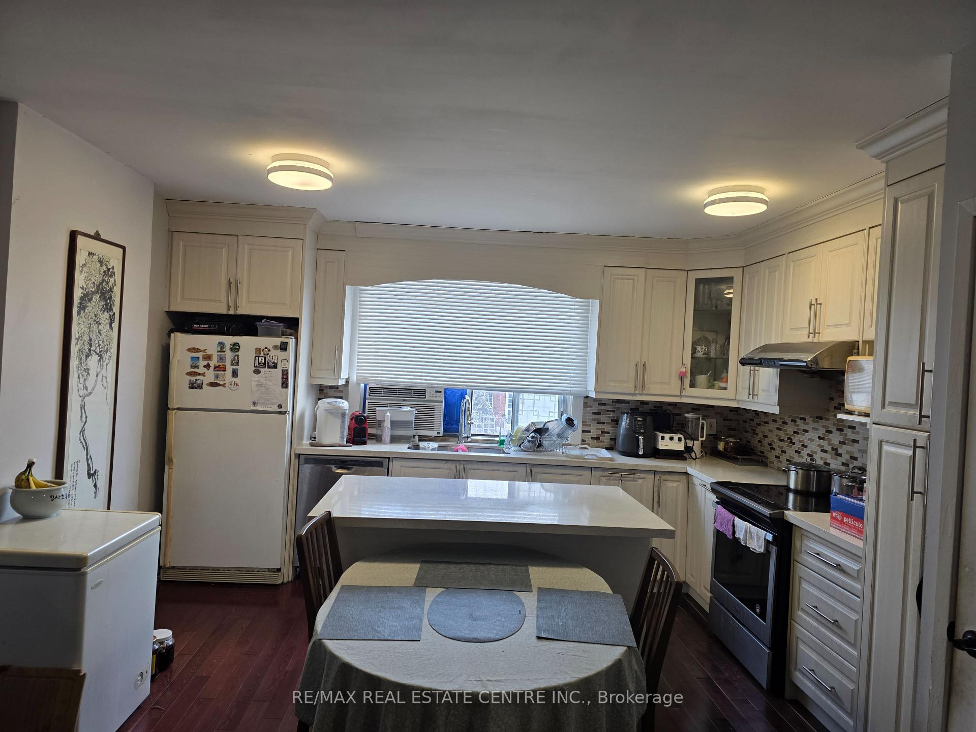 Photo 18 of 262 Jane Street, Toronto, Lambton Baby Point — HOMEH