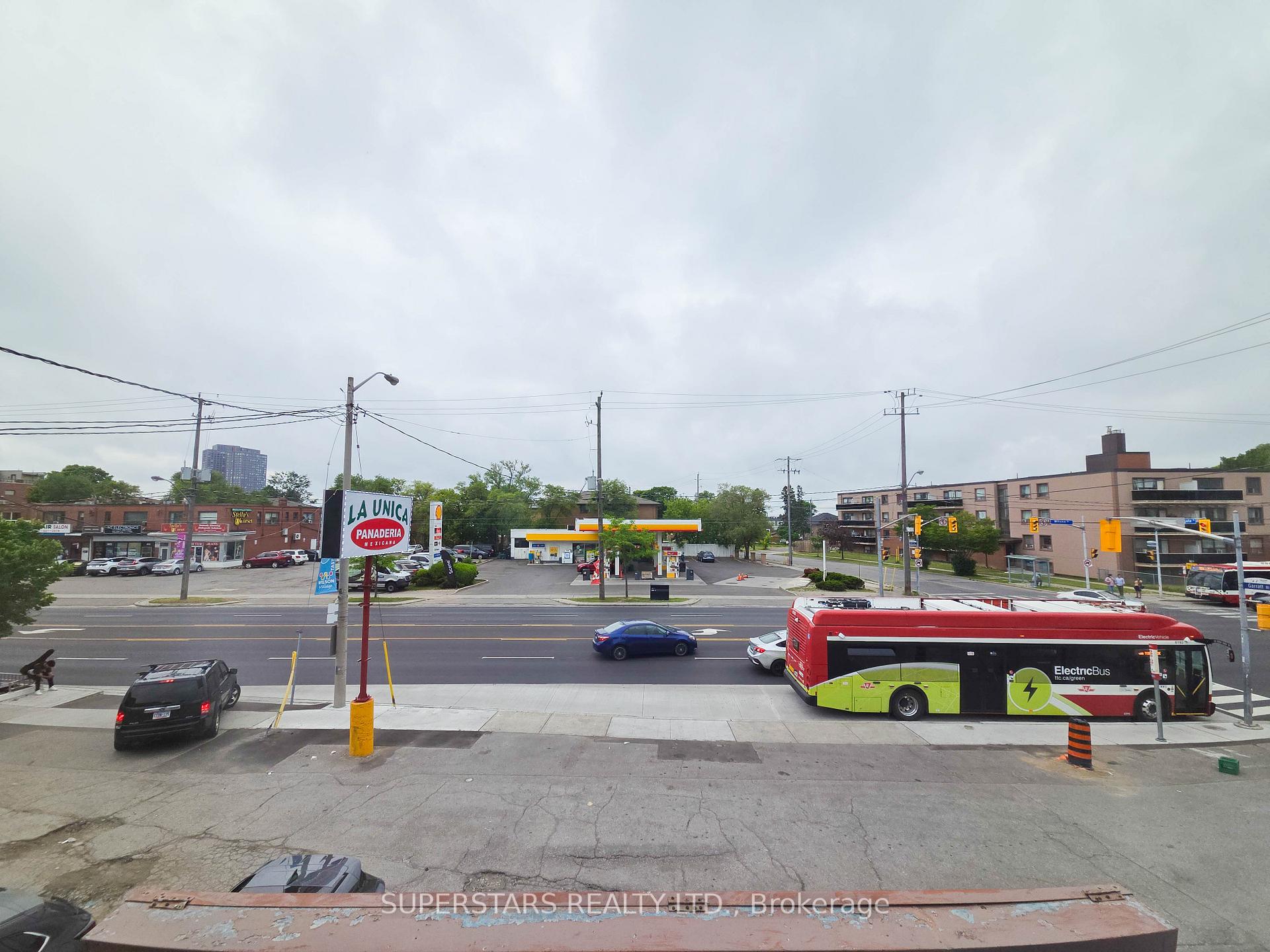 Photo 4 of 856 Wilson Avenue, North York, Downsview-Roding-CFB — HOMEH