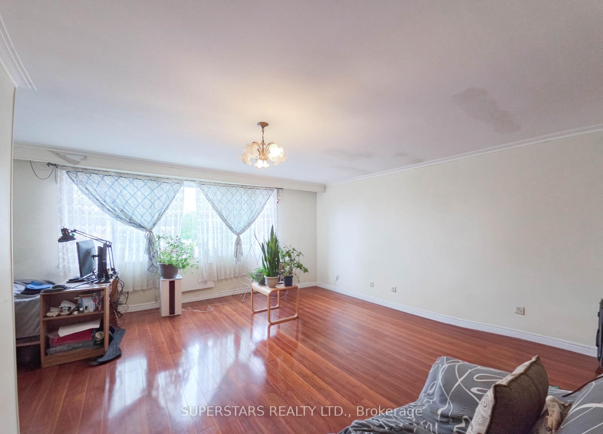 Photo 17 of 856 Wilson Avenue, North York, Downsview-Roding-CFB — HOMEH