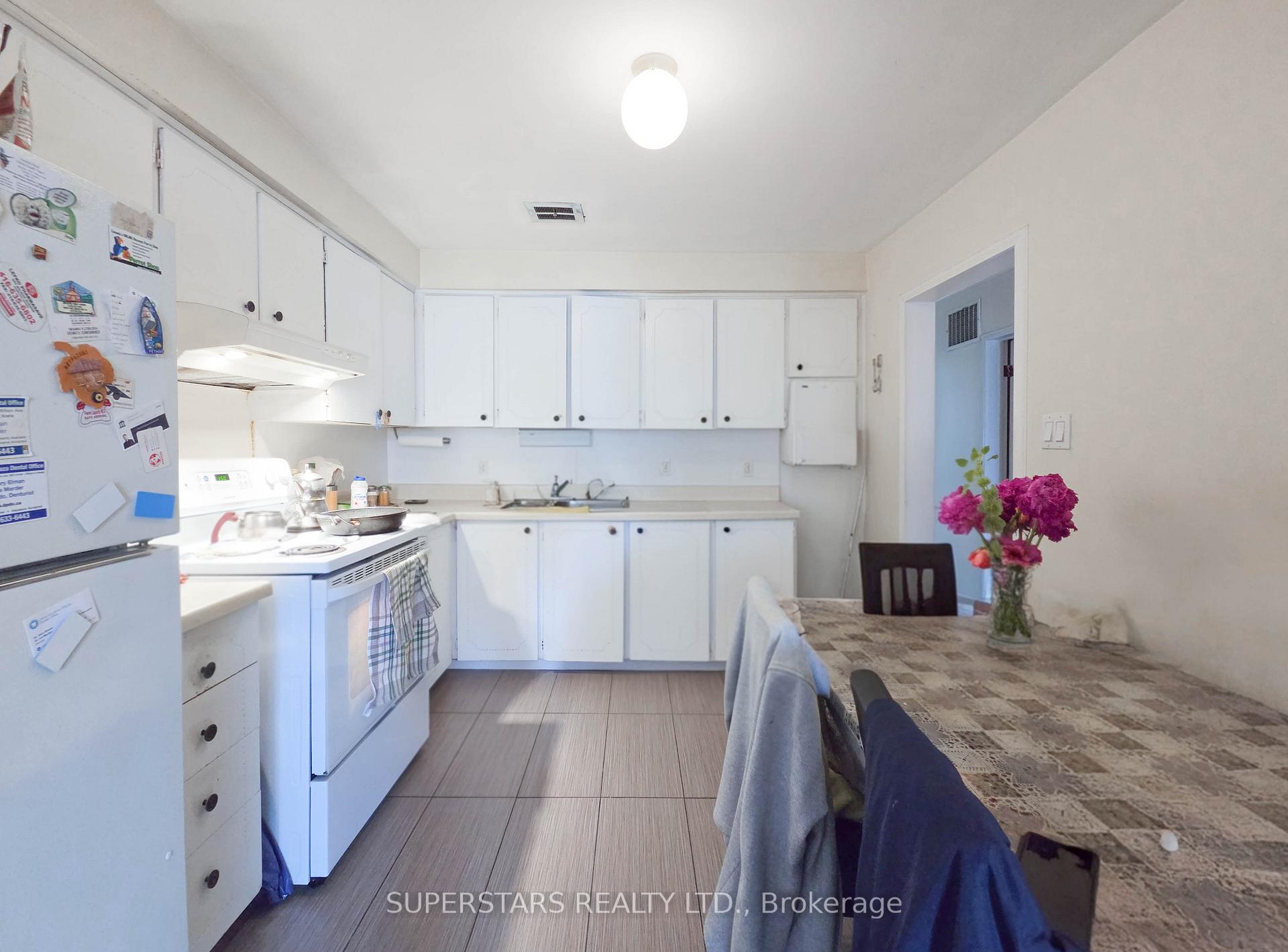 Photo 20 of 856 Wilson Avenue, North York, Downsview-Roding-CFB — HOMEH