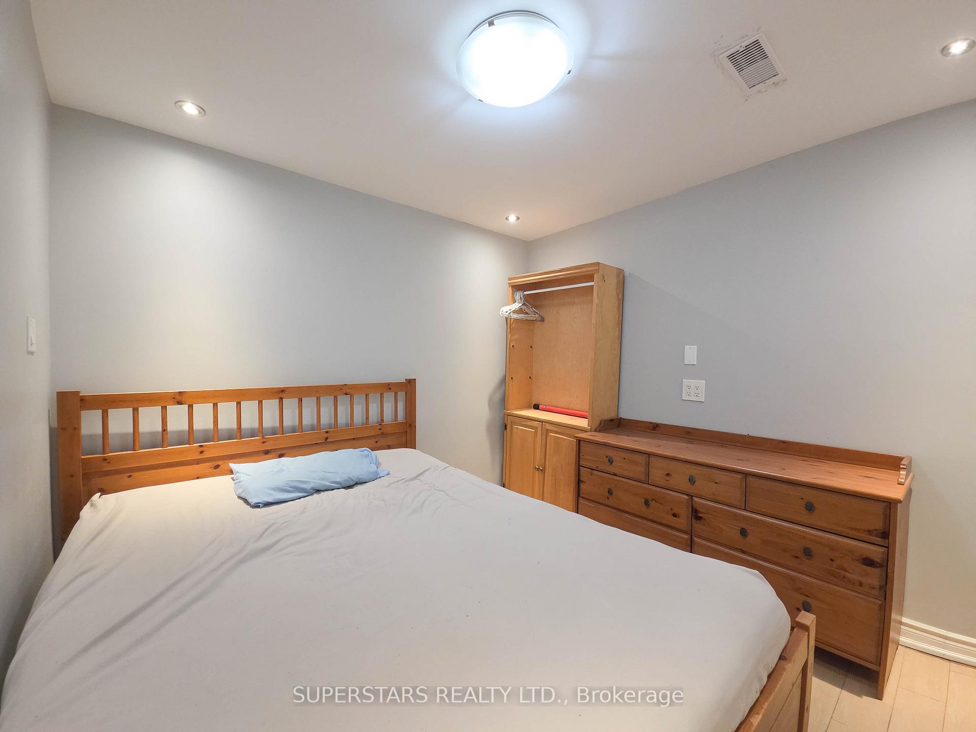 Photo 35 of 856 Wilson Avenue, North York, Downsview-Roding-CFB — HOMEH