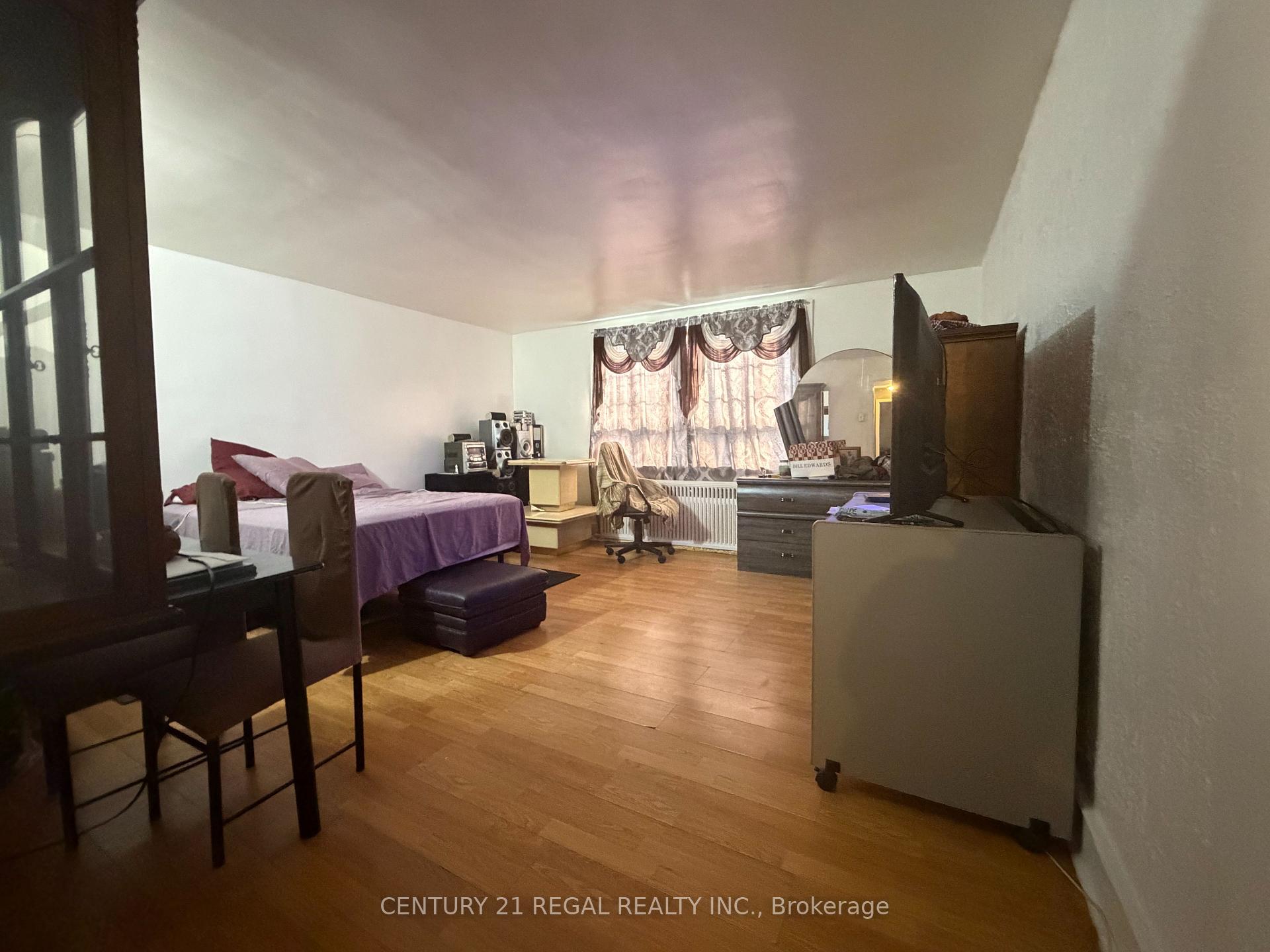 Photo 4 of 1615 Weston Road, North York, Weston — HOMEH