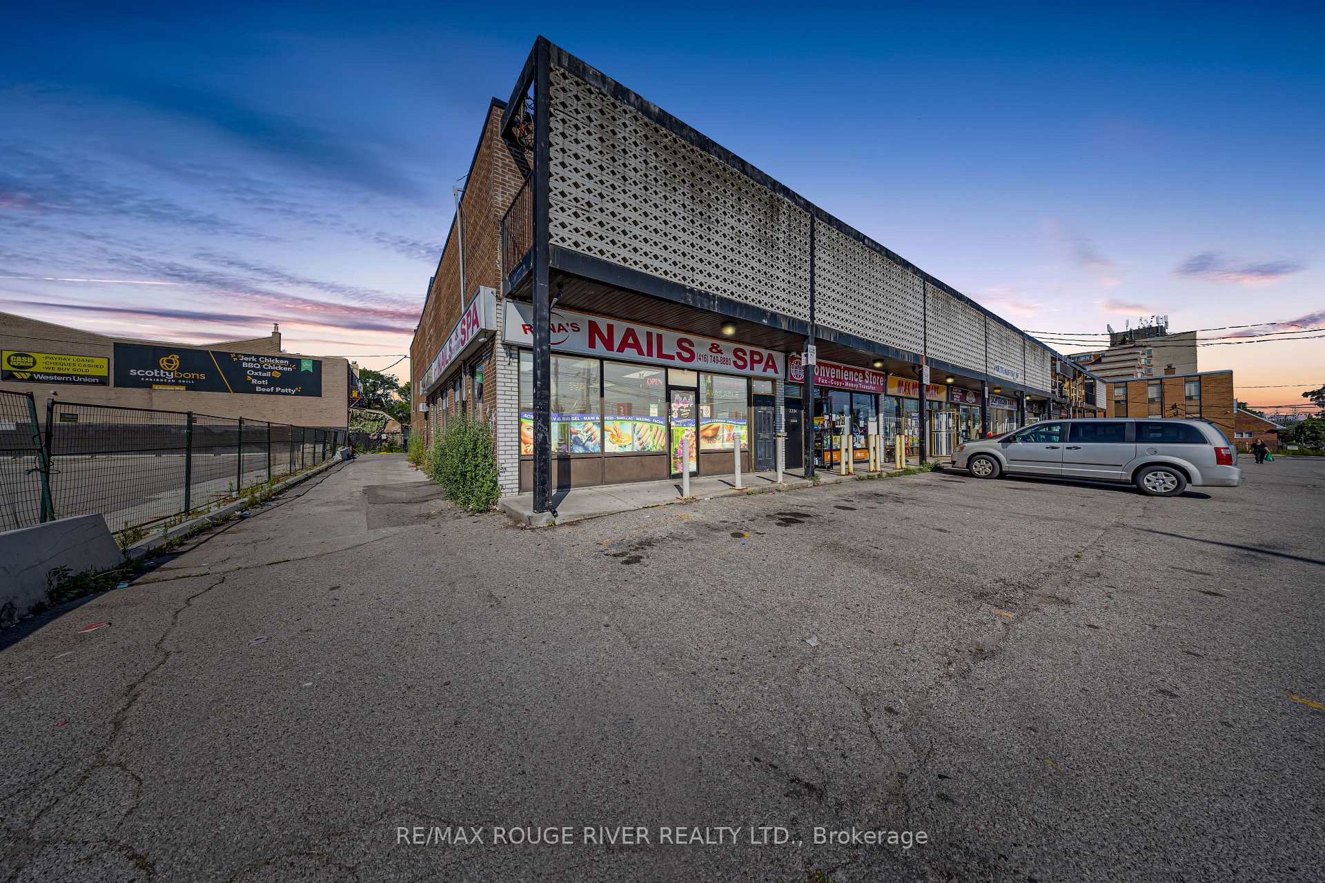 Photo 1 of 2282 Islington Avenue, Etobicoke, Rexdale-Kipling — HOMEH
