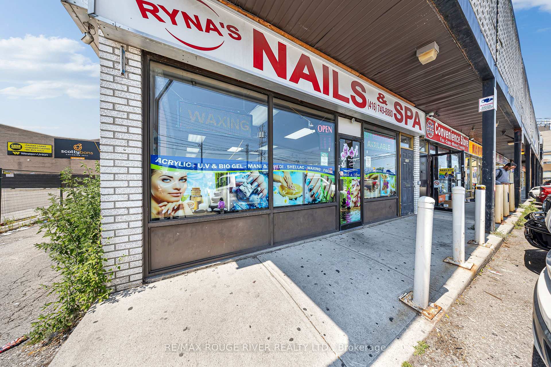 Photo 2 of 2282 Islington Avenue, Etobicoke, Rexdale-Kipling — HOMEH