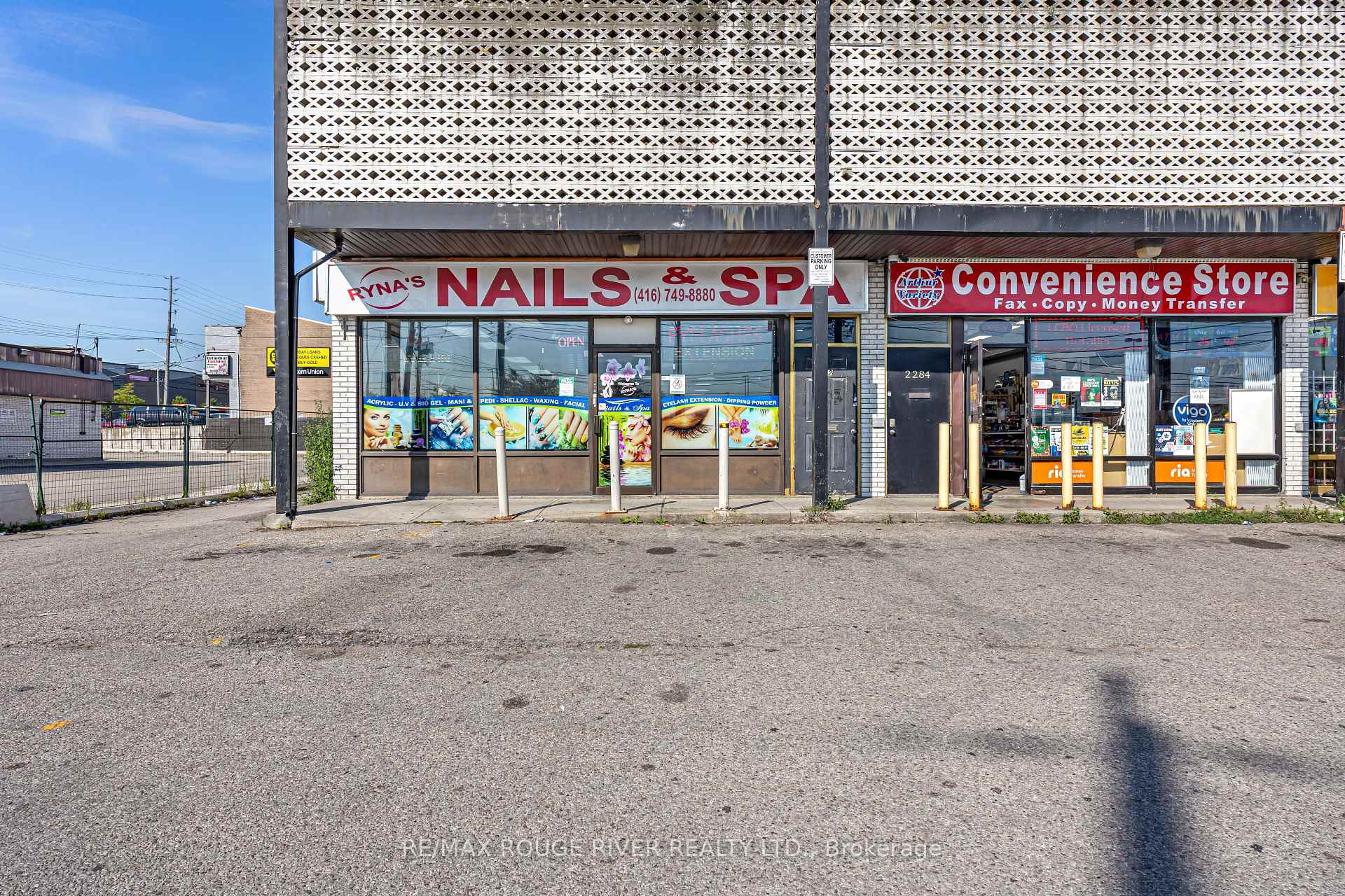 Photo 3 of 2282 Islington Avenue, Etobicoke, Rexdale-Kipling — HOMEH