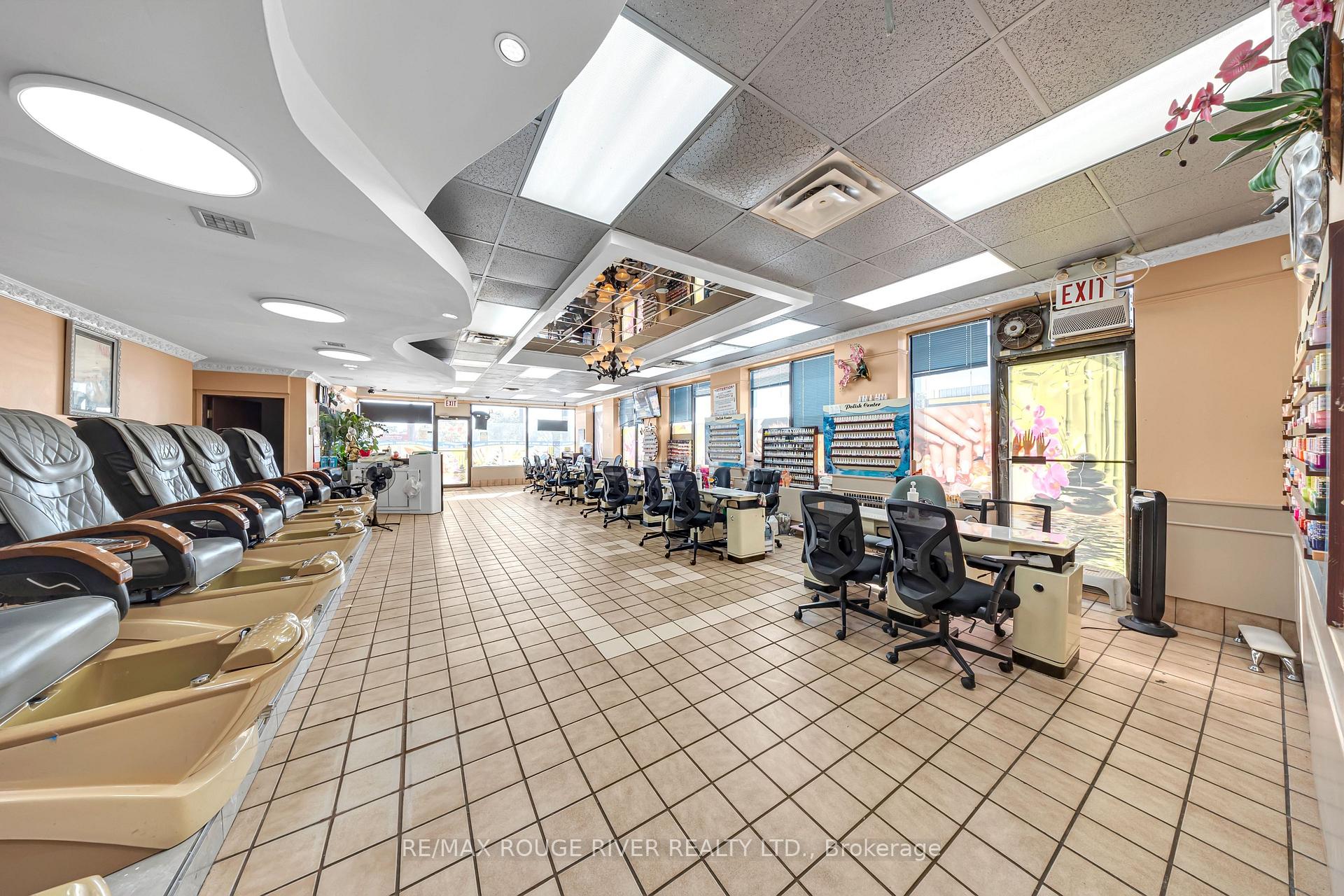 Photo 8 of 2282 Islington Avenue, Etobicoke, Rexdale-Kipling — HOMEH
