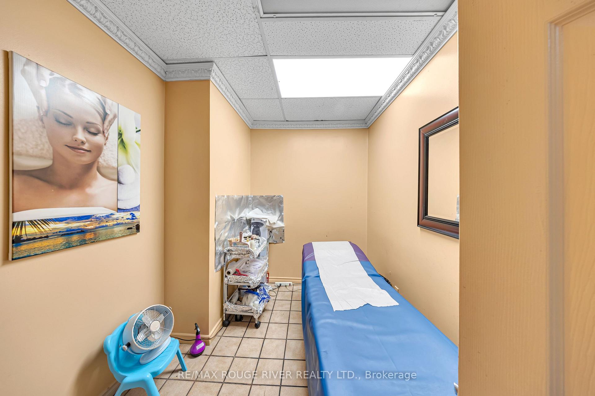 Photo 11 of 2282 Islington Avenue, Etobicoke, Rexdale-Kipling — HOMEH